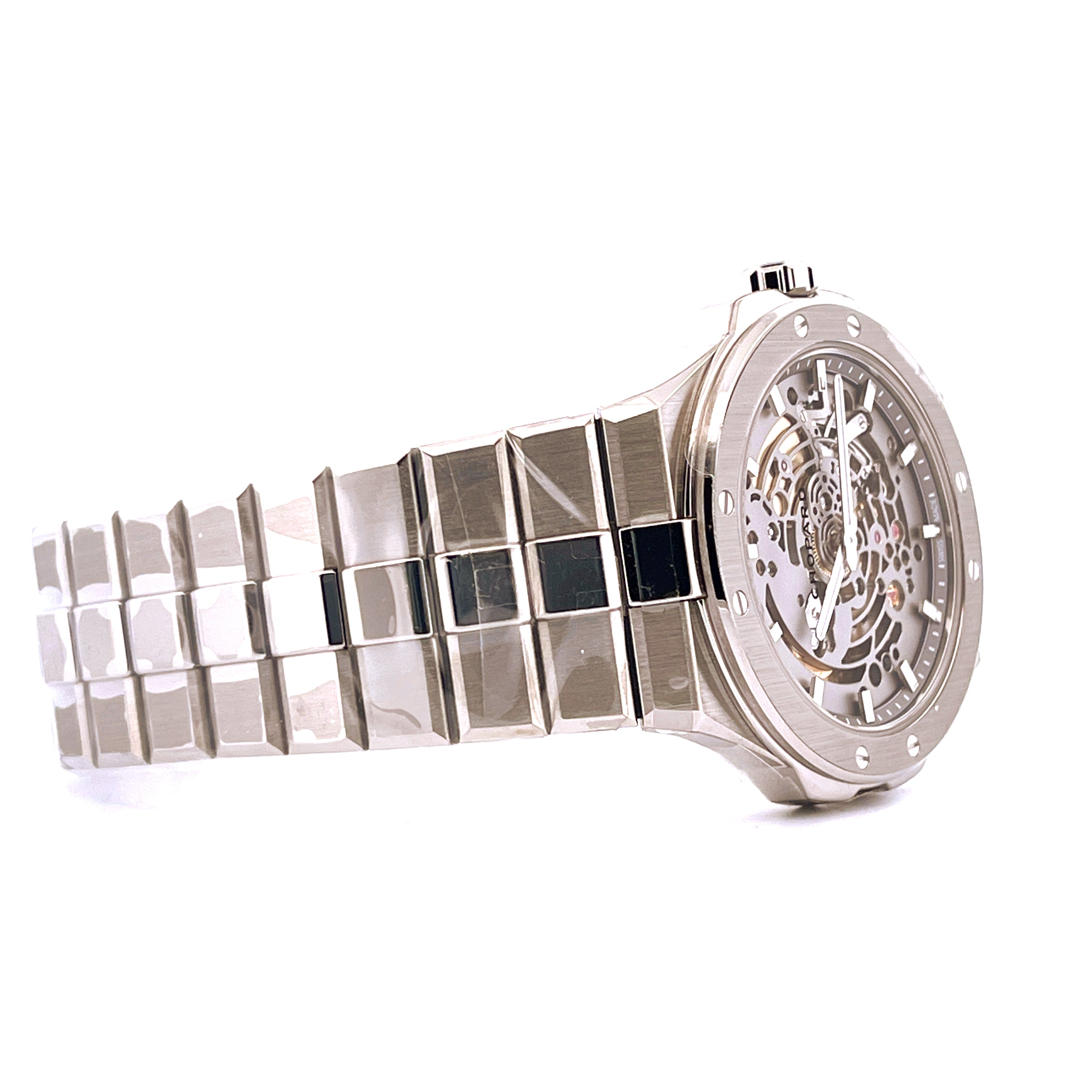 Chopard Alpine Eagle 41 Xp Titan von der Seite mit skelettiertem Zifferblatt und Titanarmband