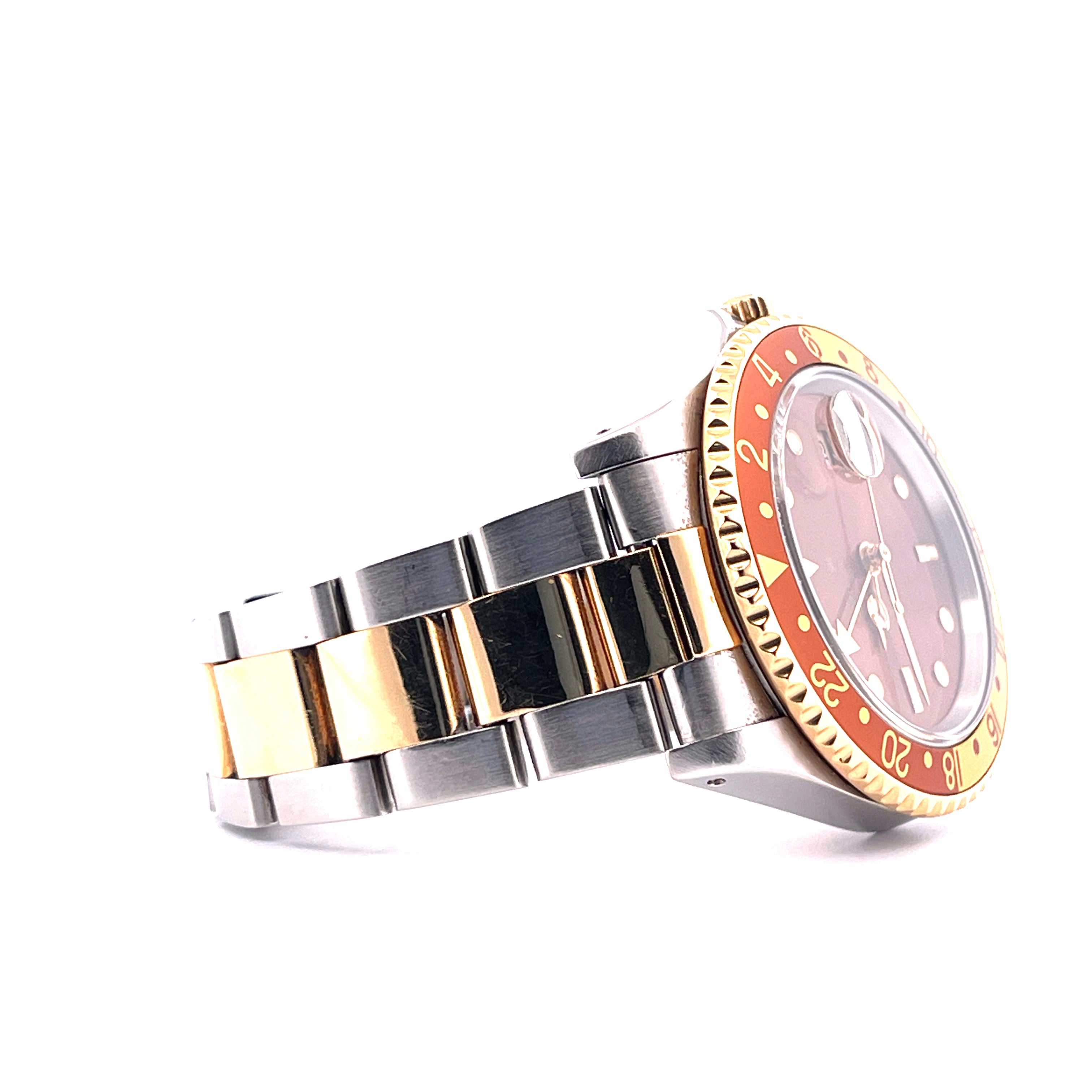 Rolex GMT-Master II Tiger Eye von 1992 im Seitenprofil mit bicolor Armband vor weißem Hintergrund