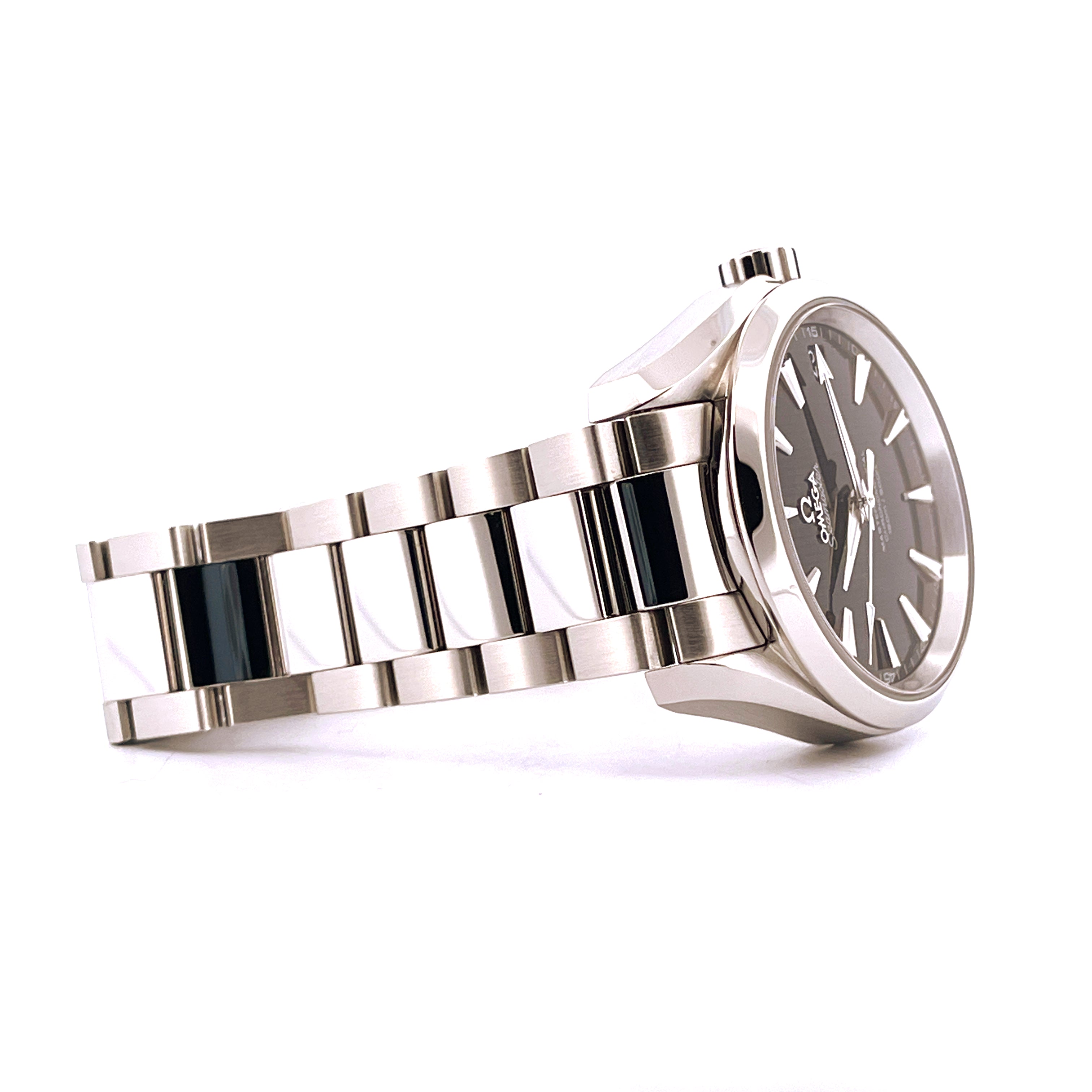 Omega Seamaster Aqua Terra 38,5mm aus Stahl mit schwarzem Zifferblatt, Armband im Detail, Seitenansicht