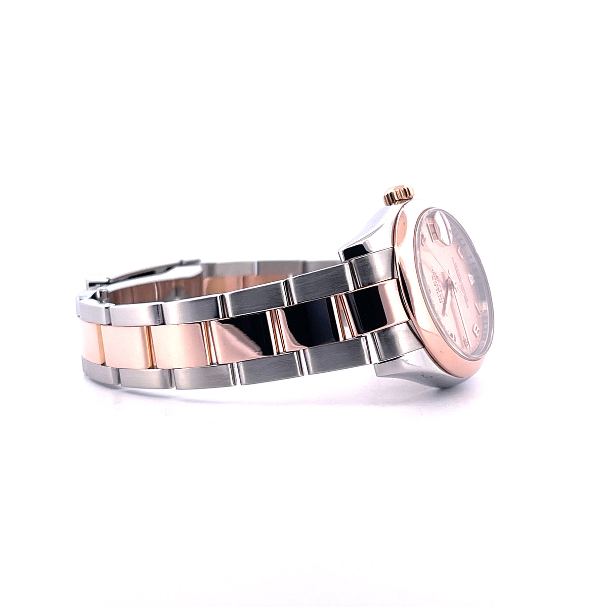 Rolex Datejust 31 Two Tone Mother of Pearl / Box incl. / LC100 / 2006, Schrägansicht mit Armband, Krone und Zifferblatt vor weißem Hintergrund
