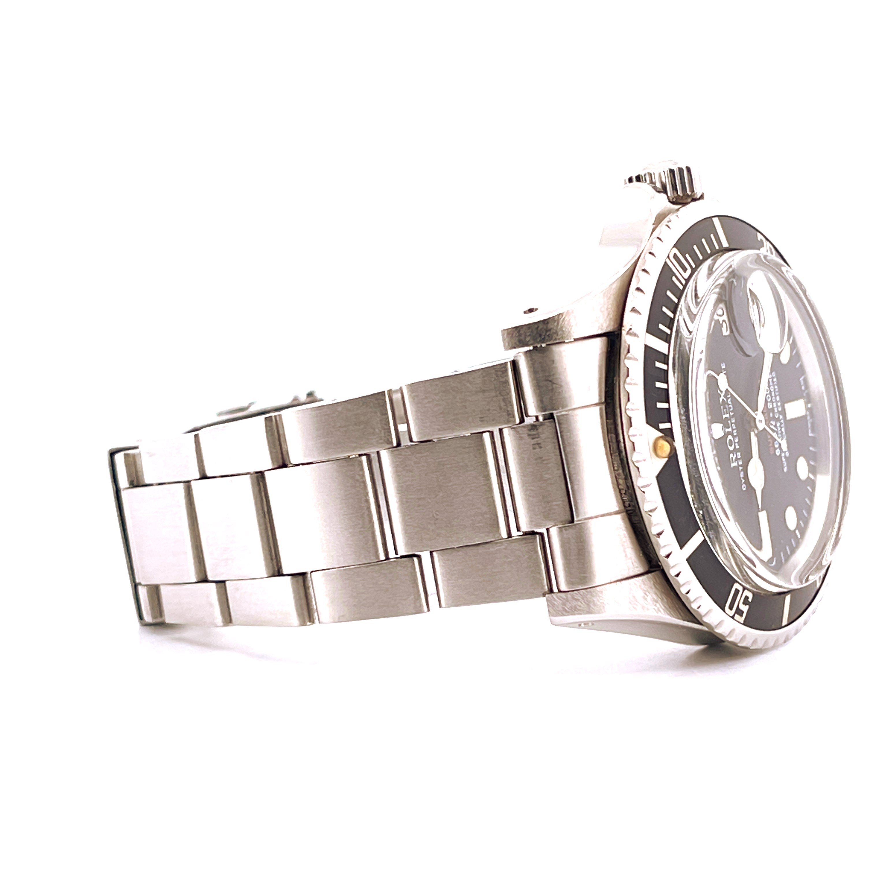 Rolex Submariner Date MK5 Ref 1680 aus Stahl im Seitenprofil auf weißem Hintergrund