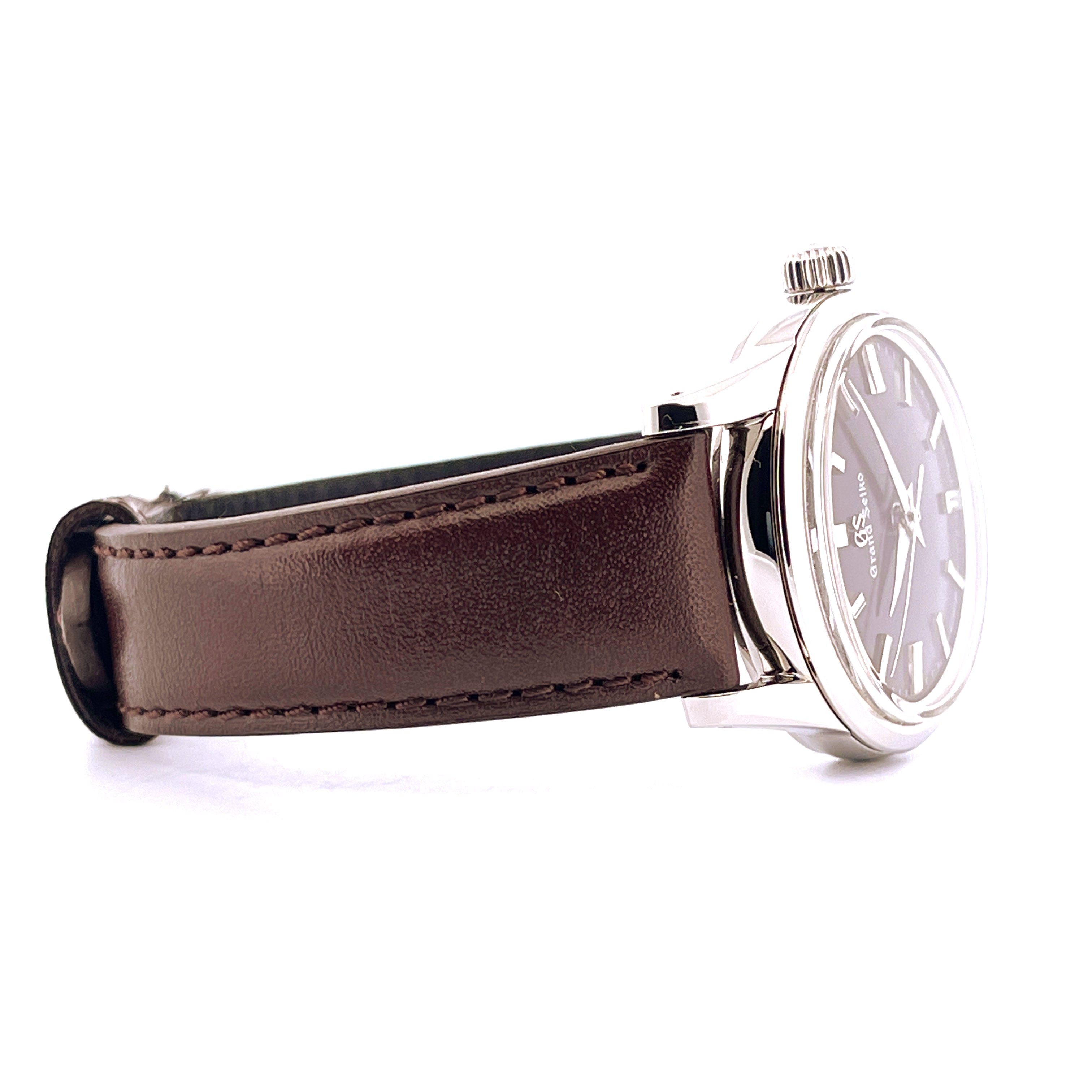 Grand Seiko Heritage 2025 Automatik 37 mm Edelstahl an braunem Lederarmband mit dunklem Zifferblatt
