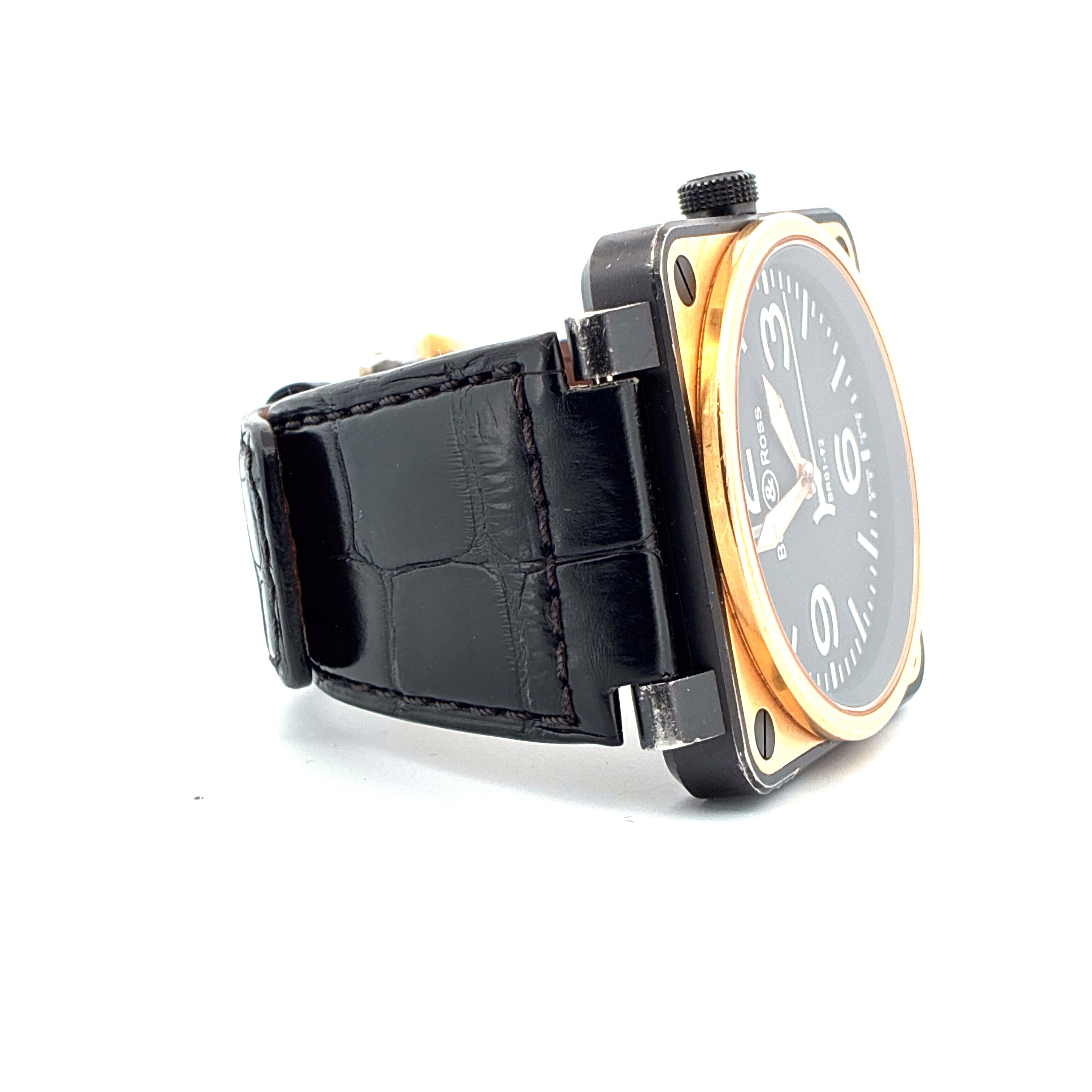 Bell & Ross Aviation Military Roségold & PVD Black Steel mit schwarzem Lederband und schwarzem Zifferblatt