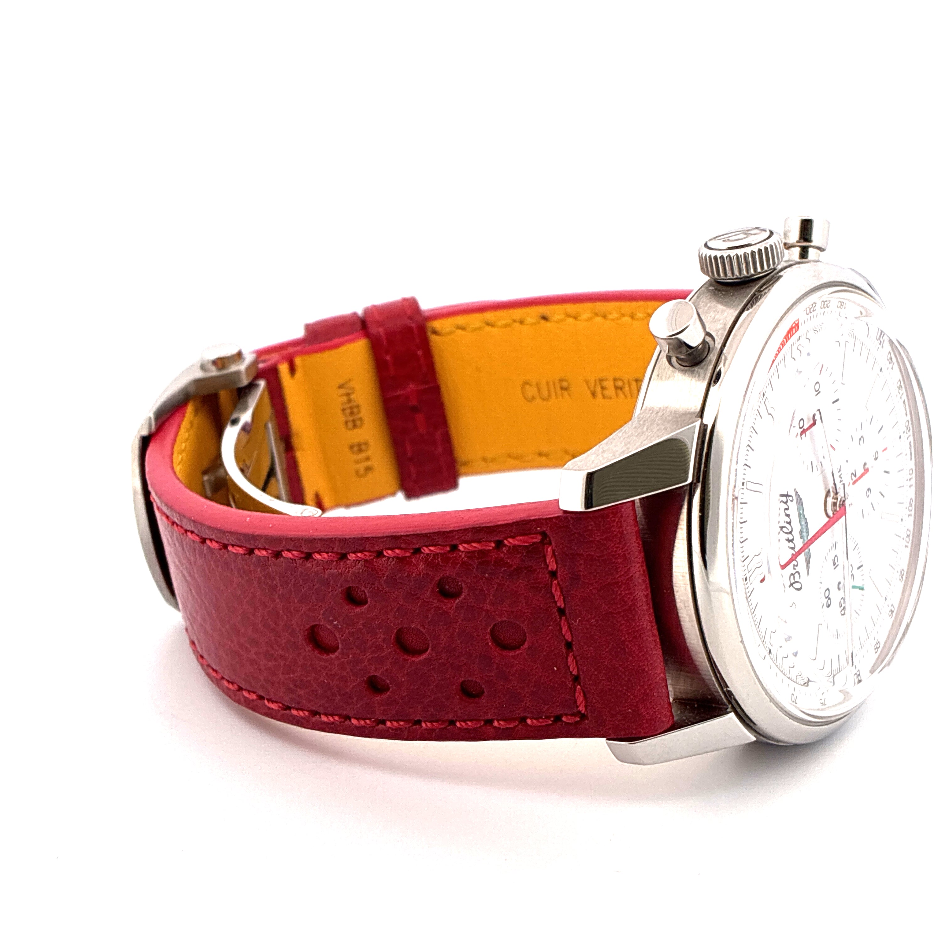 Breitling Top Time B01 Ford Thunderbird Automatik mit rotem Lederarmband und weißem Zifferblatt in Seitenansicht