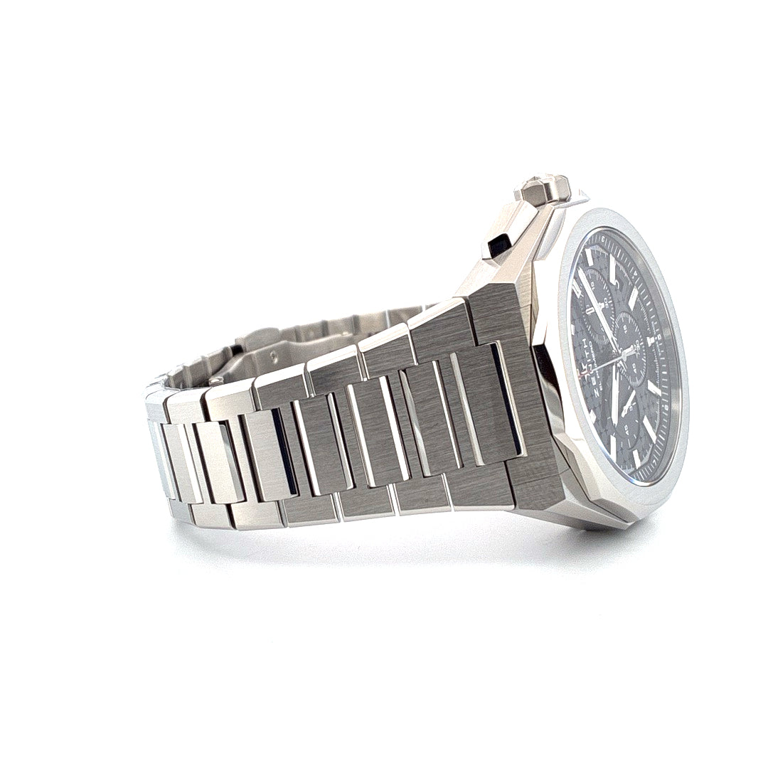 Zenith Defy Skyline Chronograph aus Edelstahl, Seitenansicht mit bicolor-Armband