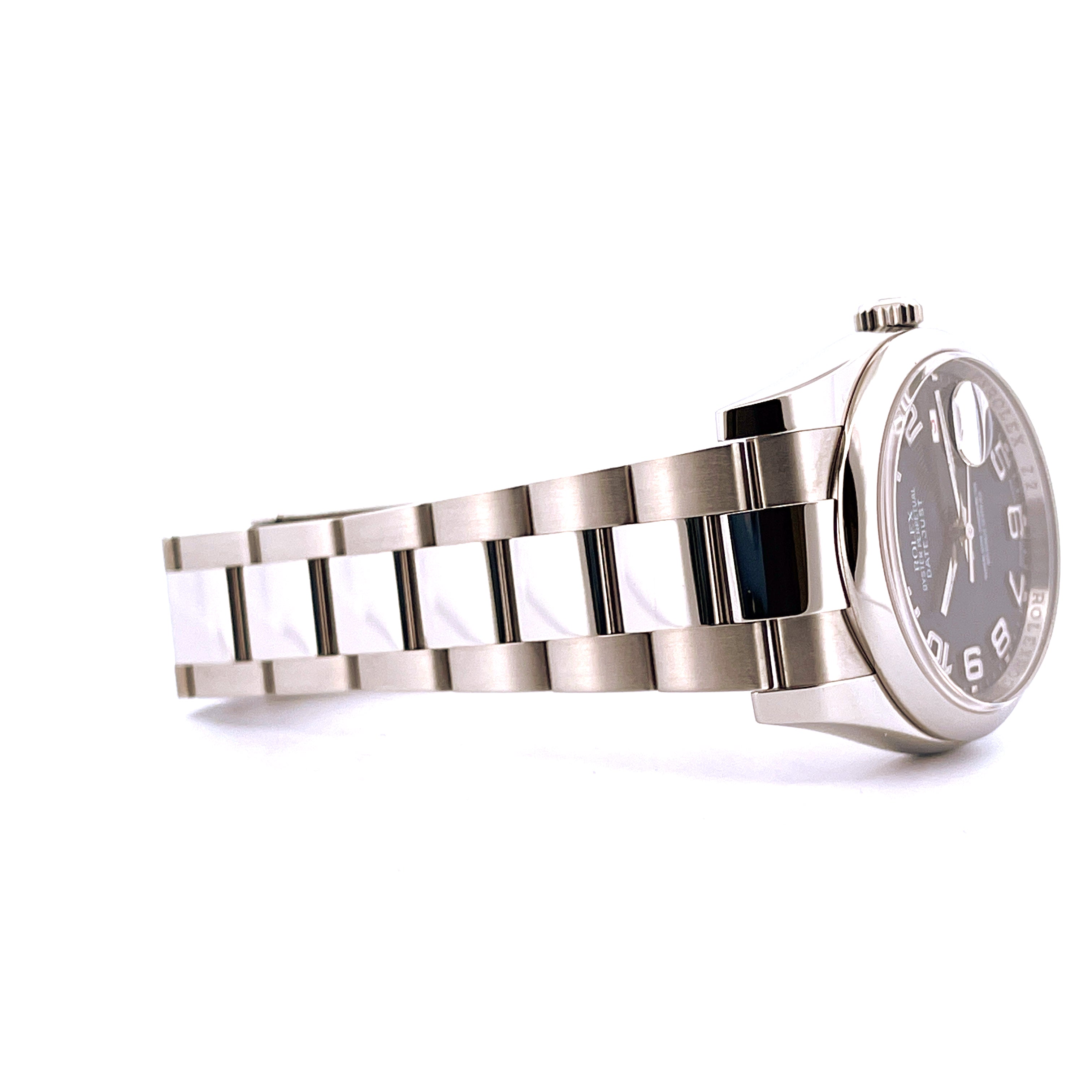 Rolex Datejust 36 Concentric Blue Dial 116200 im Profil mit Stahlarmband vor weißem Hintergrund
