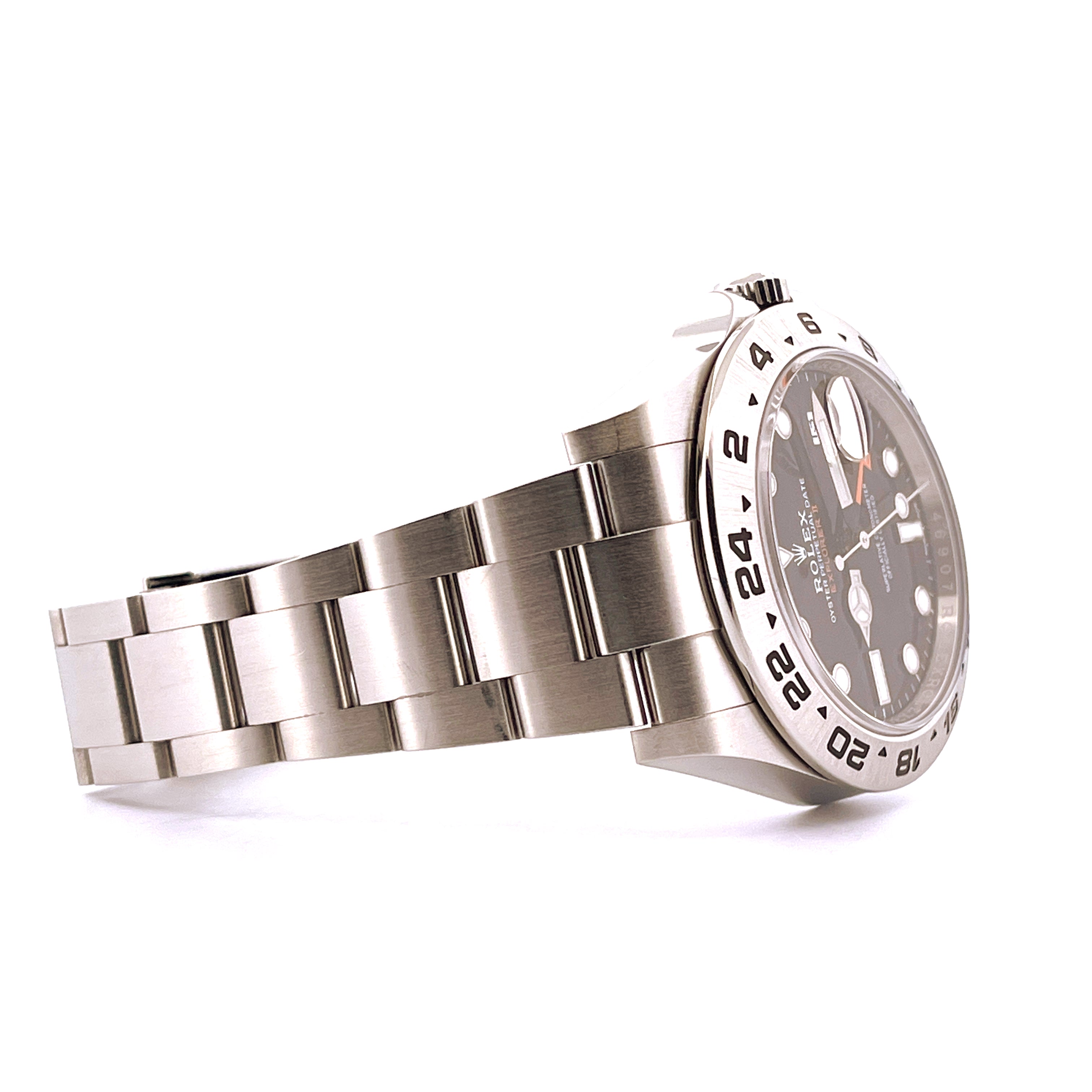 Rolex Explorer II 42mm Stahl mit schwarzem Zifferblatt in Seitenansicht auf weißem Hintergrund