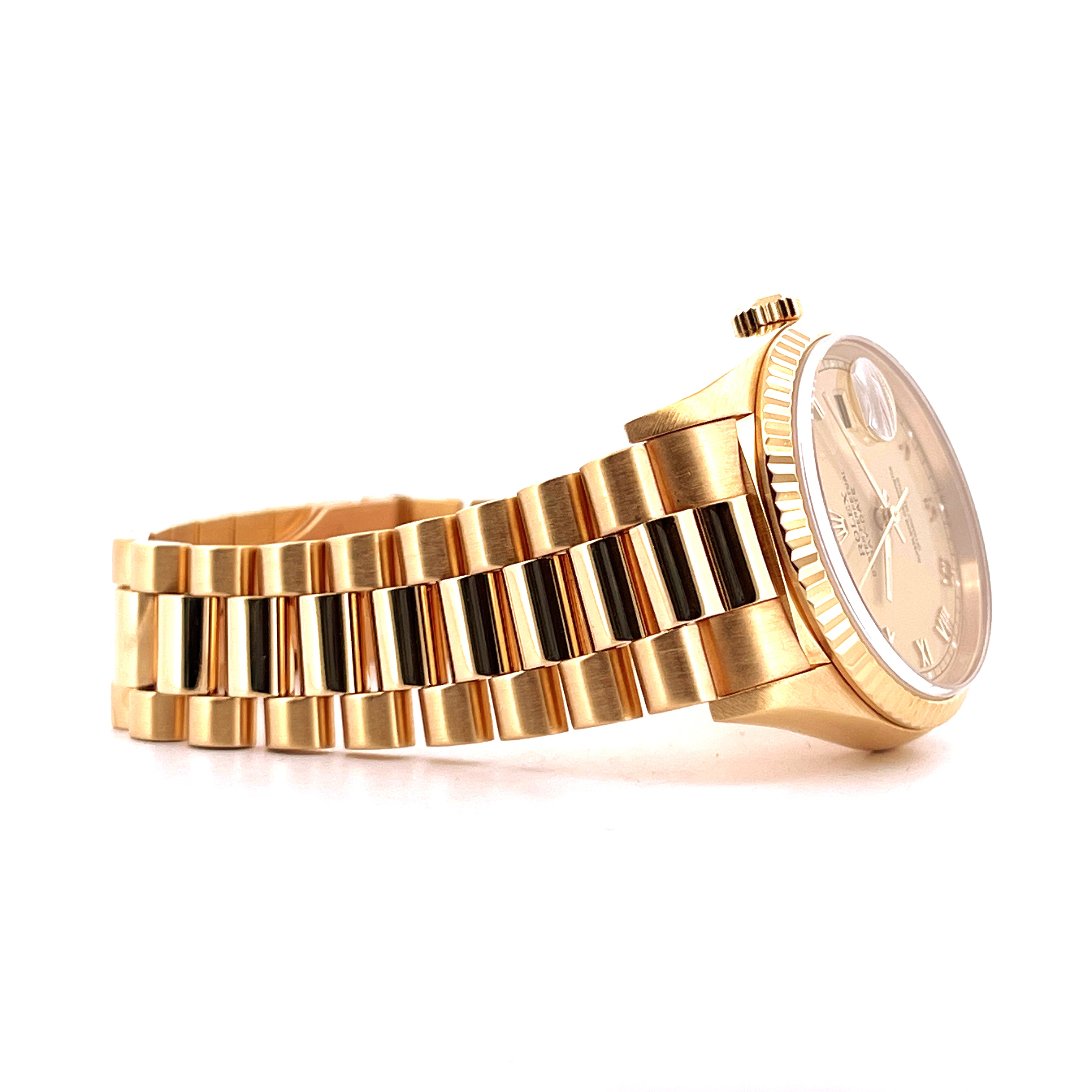 Rolex Day-Date 36 Gelbgold Uhr von der Seite mit goldenem Präsidentenarmband