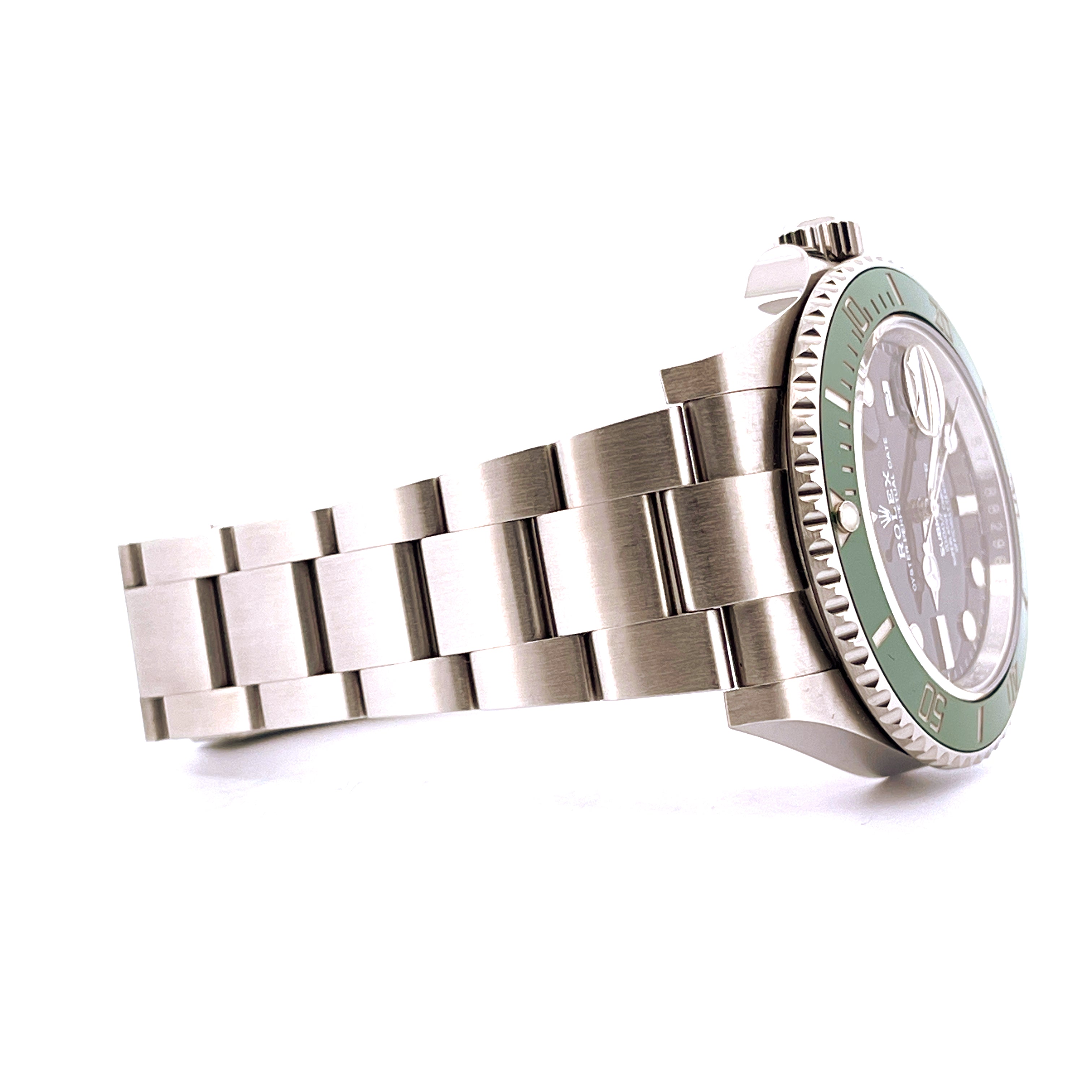 Rolex Submariner Date "Starbucks" aus Stahl im Profil auf weißem Hintergrund