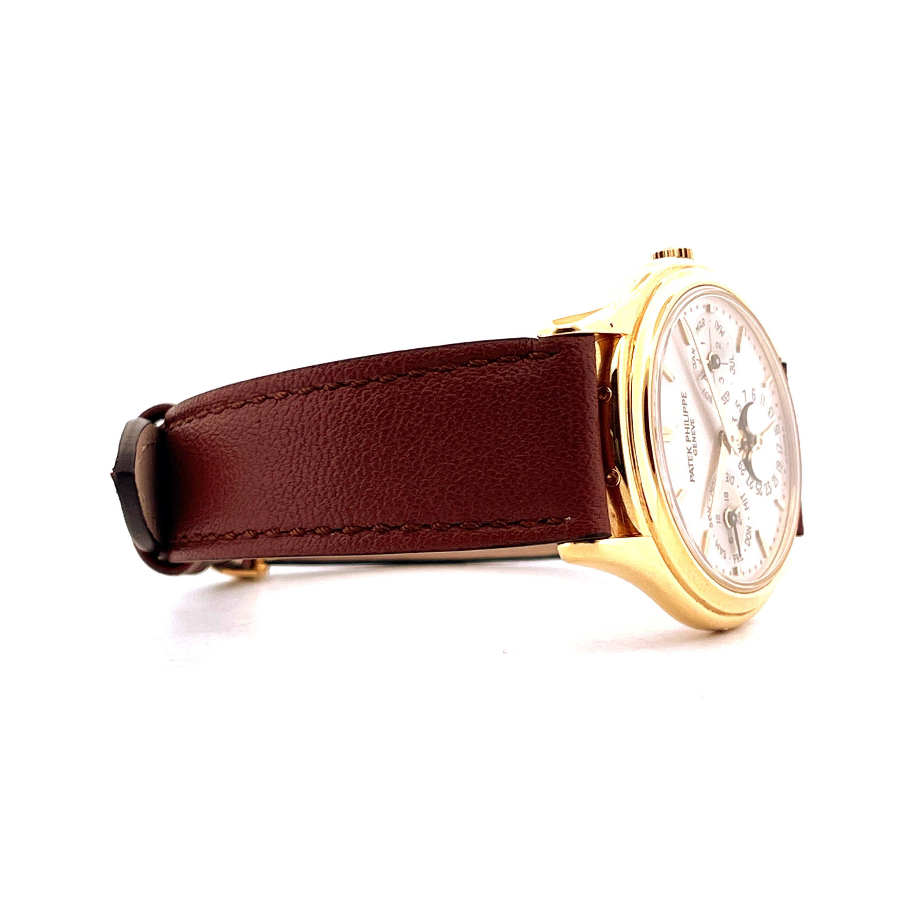 Seitenansicht einer Patek Philippe Perpetual Calendar 3940J-017 aus Gelbgold mit braunem Lederarmband