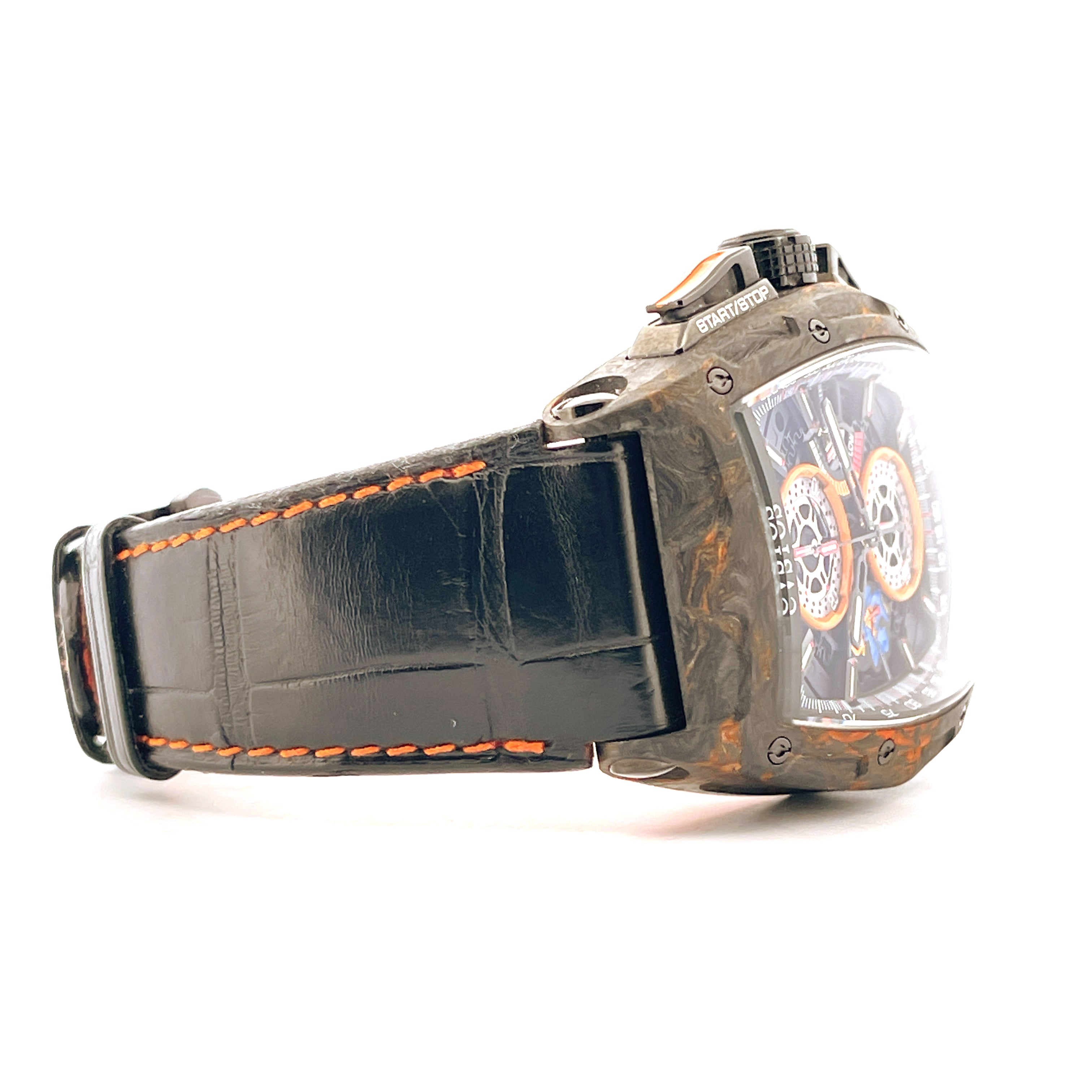Cvstos Challenge II Chrono Dani Pedrosa Limited Edition, Seitenansicht einer Sportuhr aus Carbon mit schwarzem Lederarmband