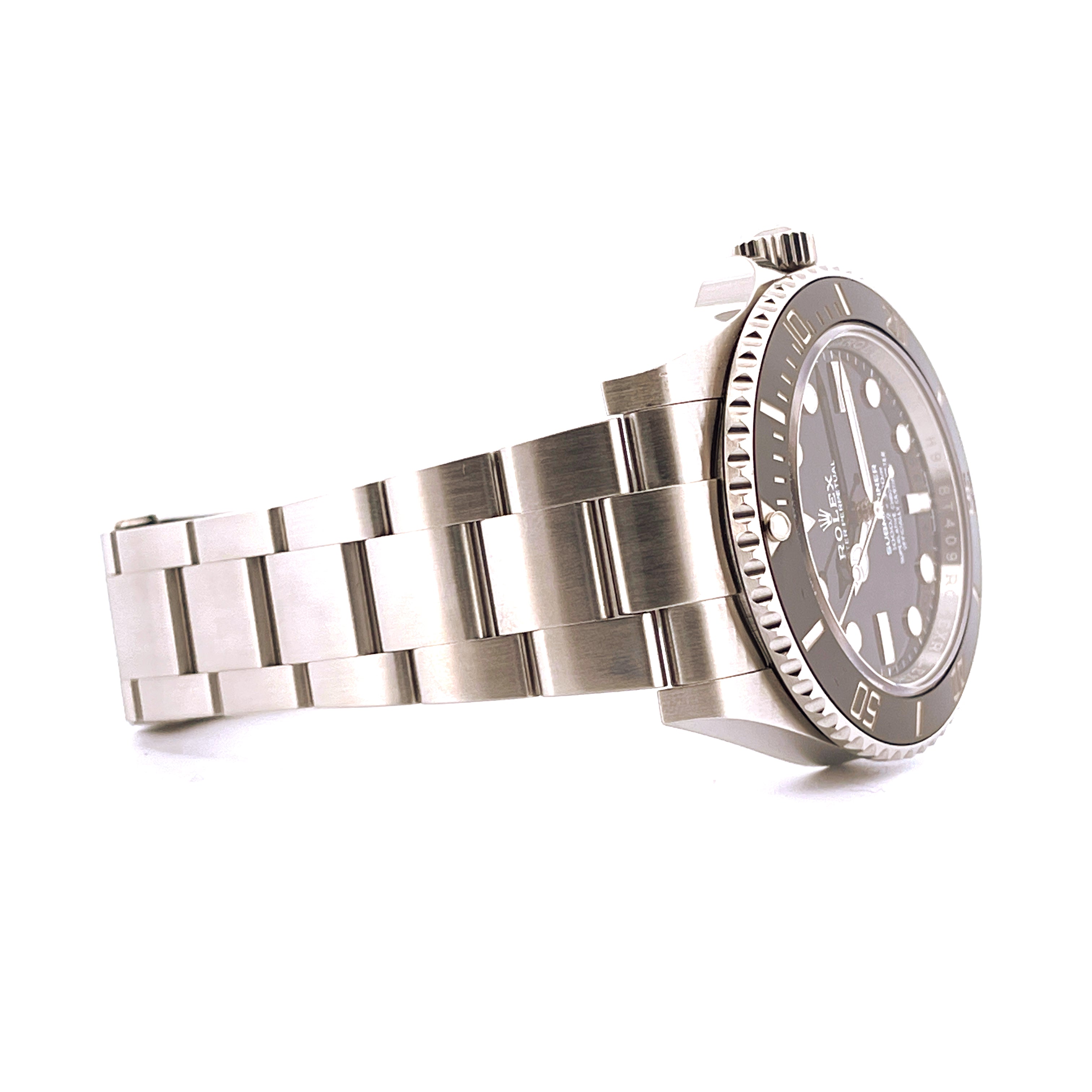 Rolex Submariner No Date 41 mm aus Stahl im Profil auf weißem Hintergrund