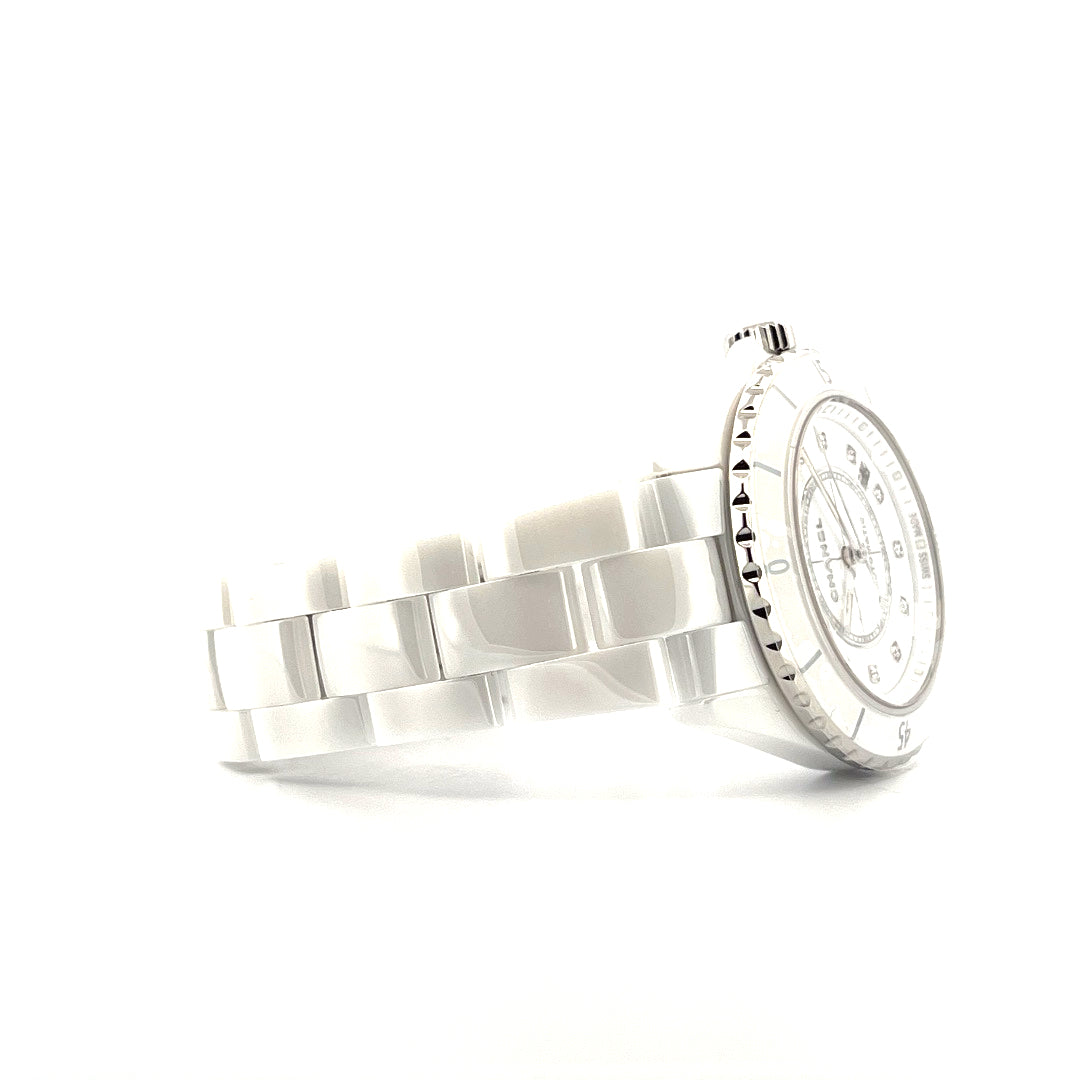 Chanel J12 38mm Automatikuhr aus weißer Keramik mit silbernem Zifferblatt und einem Gliederarmband