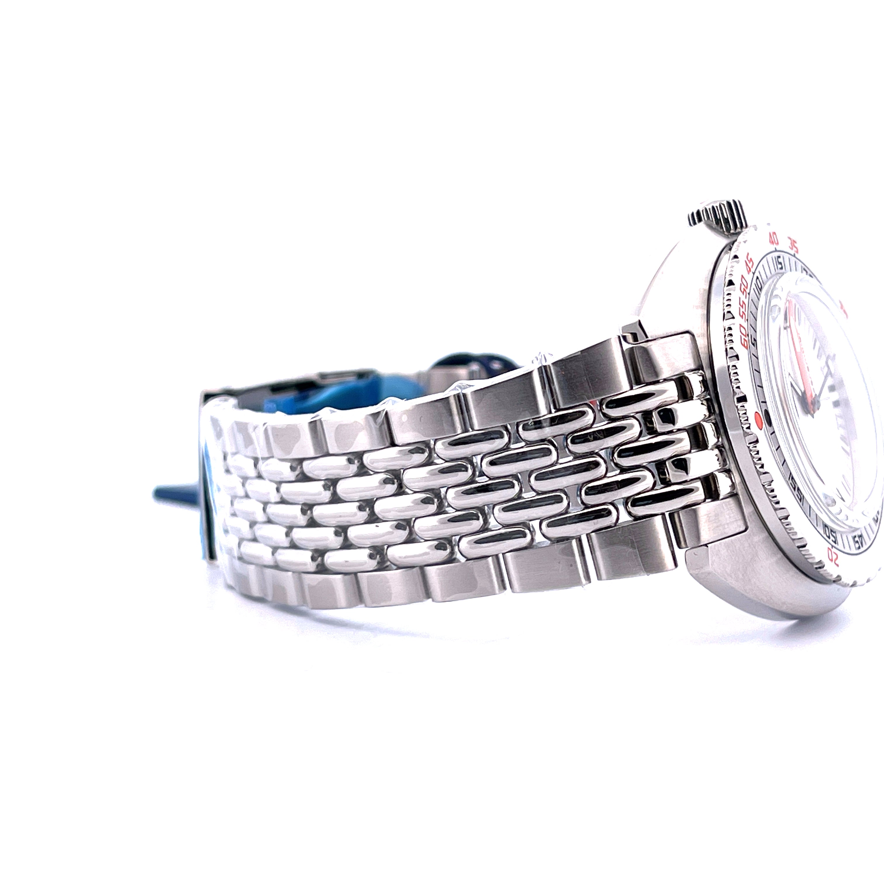 DOXA Sub 300 Searambler Automatik aus Edelstahl mit glänzendem Gehäuse und Armband auf weißem Hintergrund