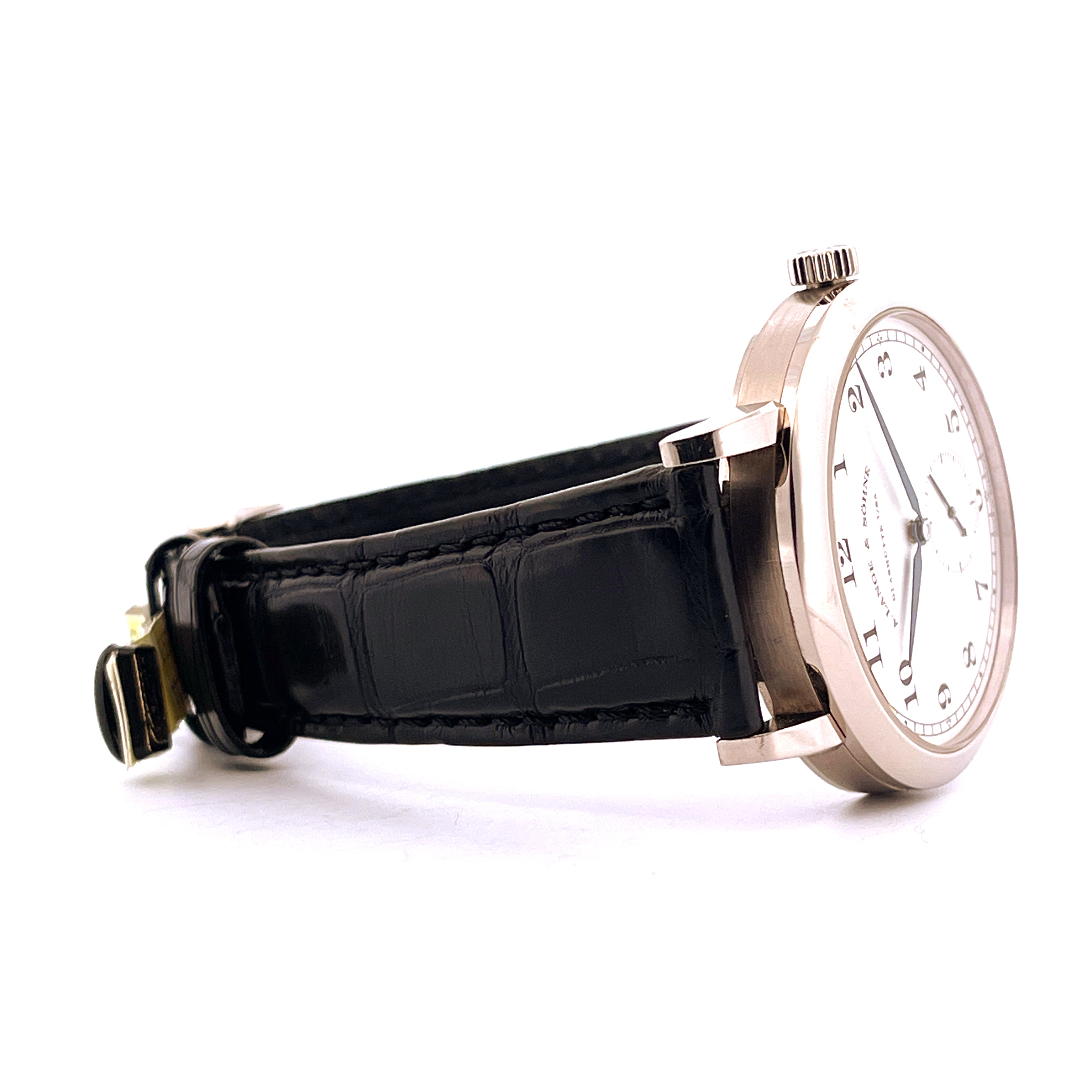 A. Lange & Söhne 1815 Weißgold Uhr im Profil mit schwarzem Lederarmband