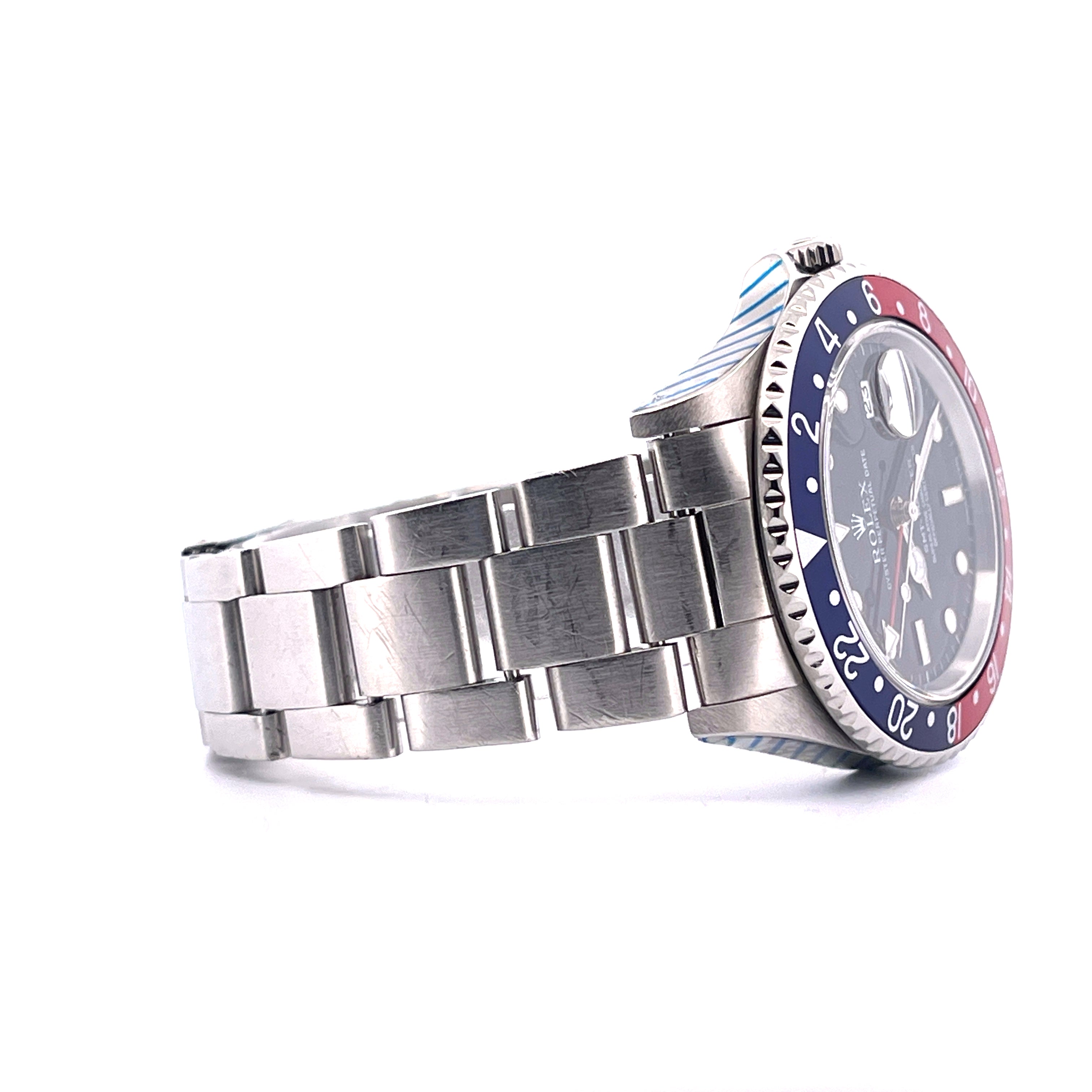 Rolex GMT-Master Pepsi 16700 im Detail von der Seite auf weißem Hintergrund