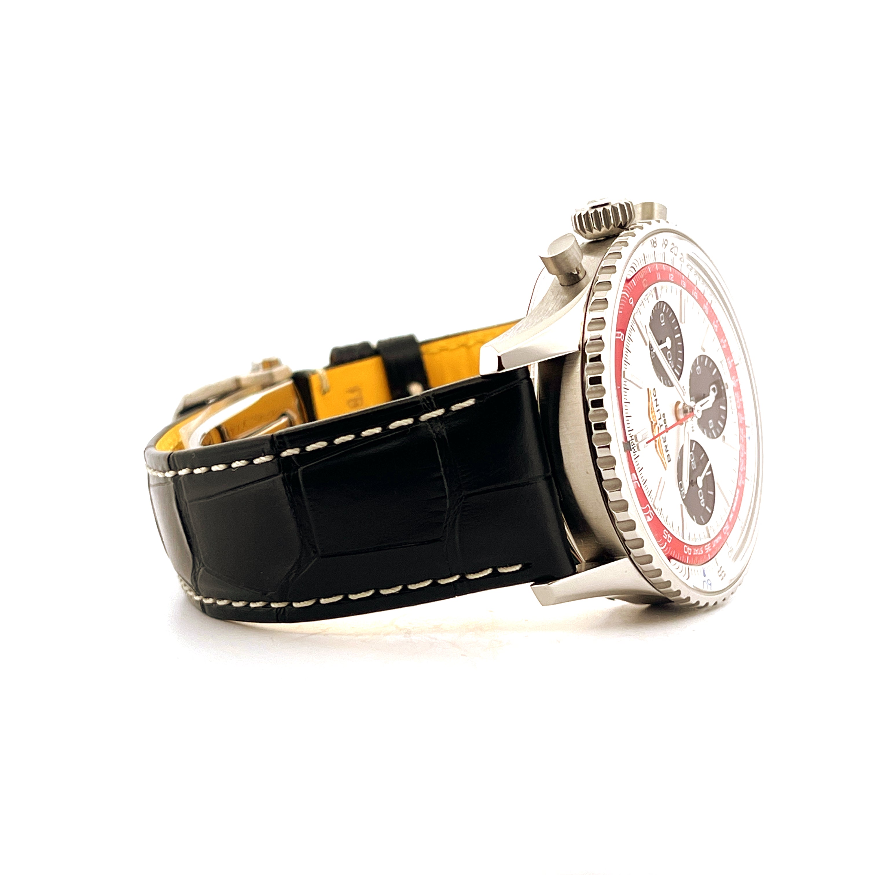 Breitling Navitimer B01 Chronograph BOEING 747 im Detail, Stahlgehäuse, schwarzes Lederarmband mit gelbem Futter
