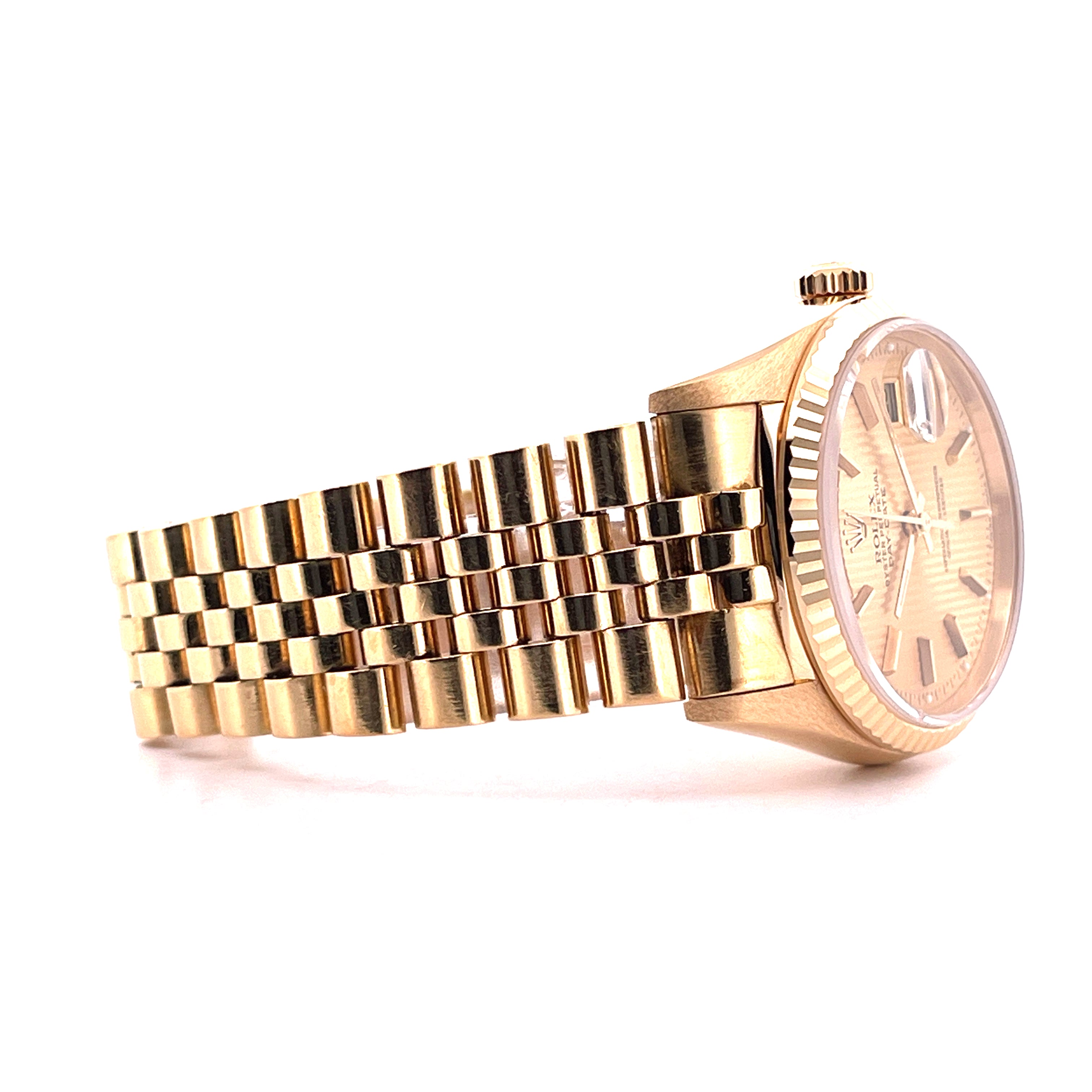Rolex Day-Date 36 Gelbgold Uhr im Seitenprofil mit goldenem Tapestry Zifferblatt und Jubilée-Armband