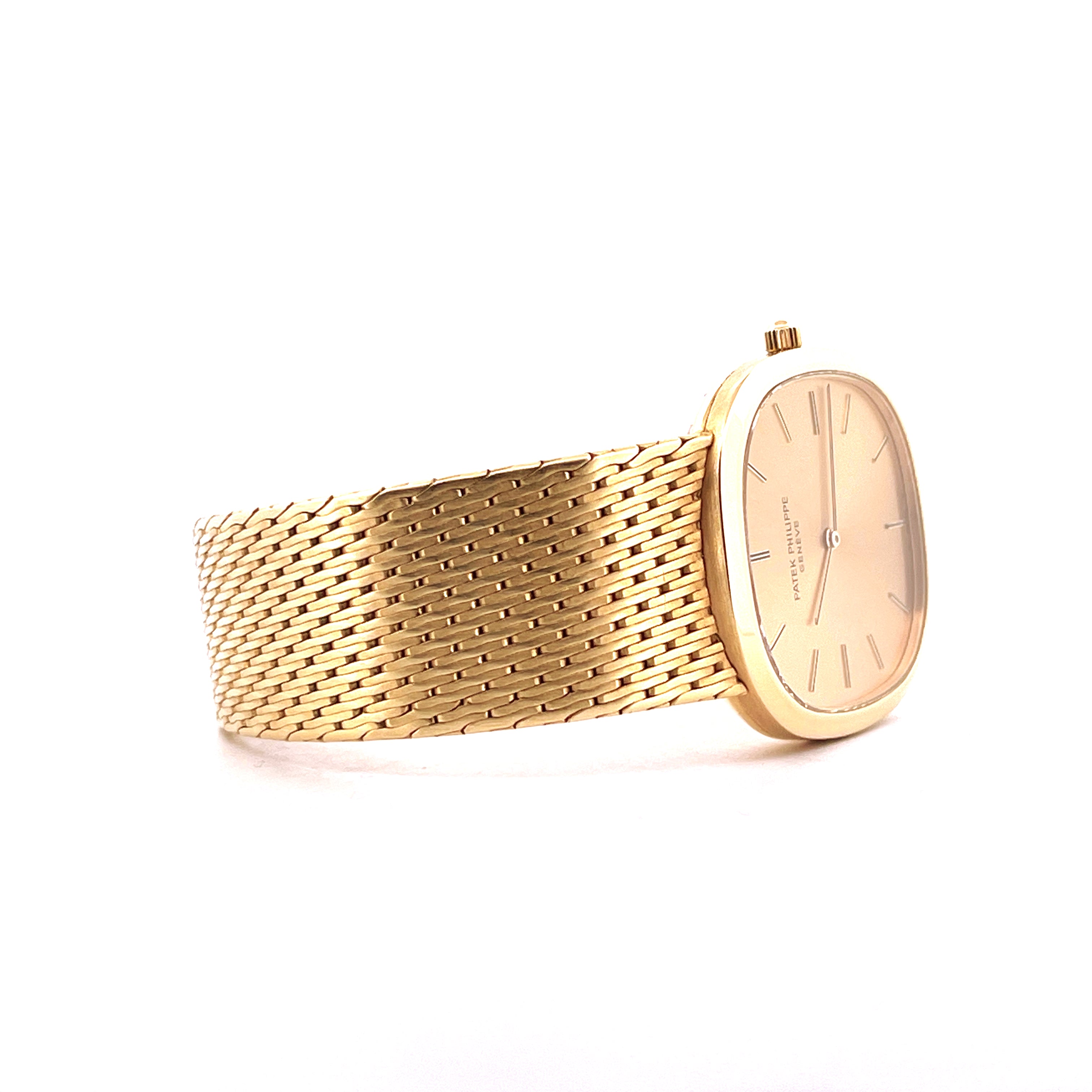 Patek Philippe Ellipse Gelbgold Herrenuhr mit charakteristischem Armband auf weißem Hintergrund