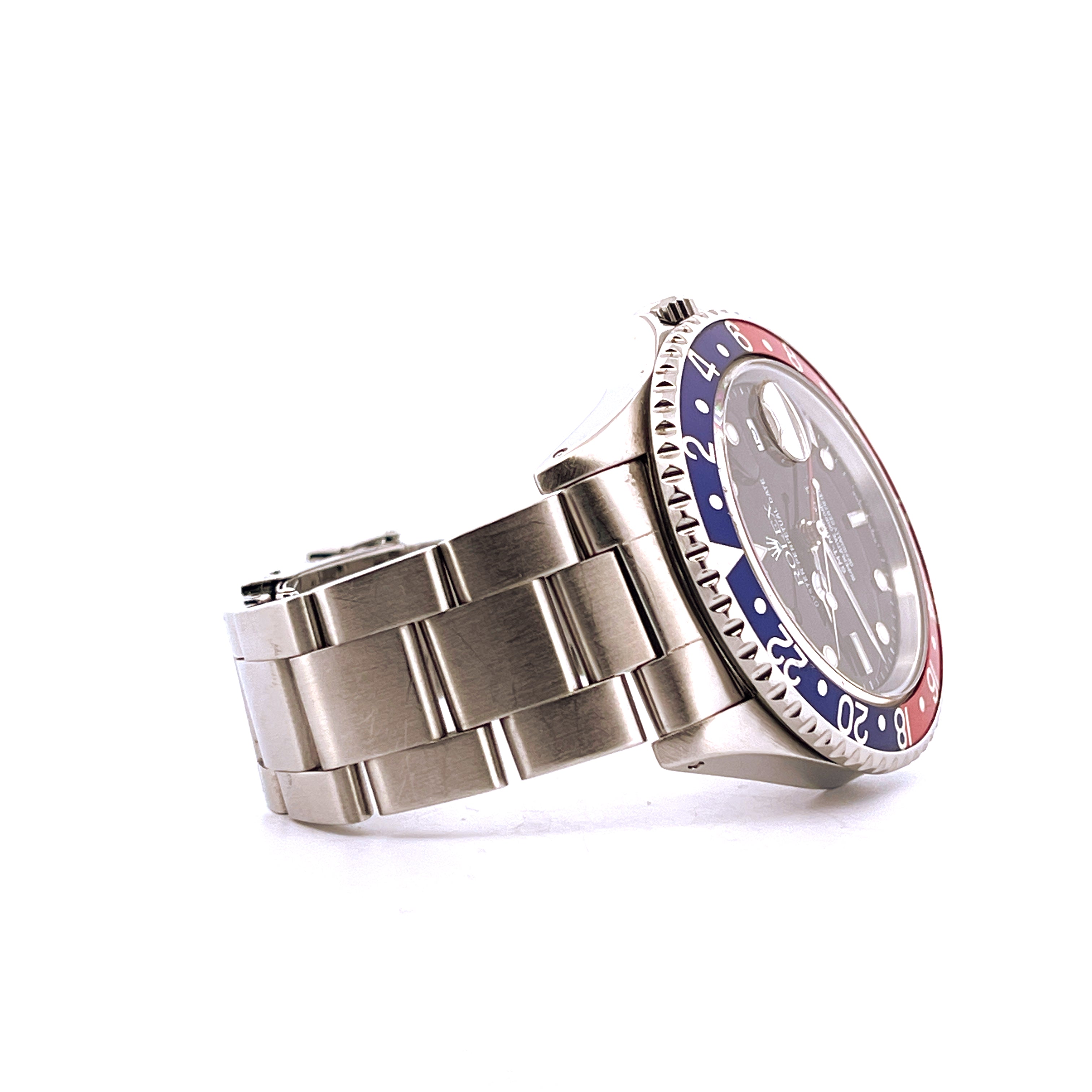 Rolex GMT-Master II Pepsi Stahl im Seitenprofil mit rotblauer Lünette und Metallarmband