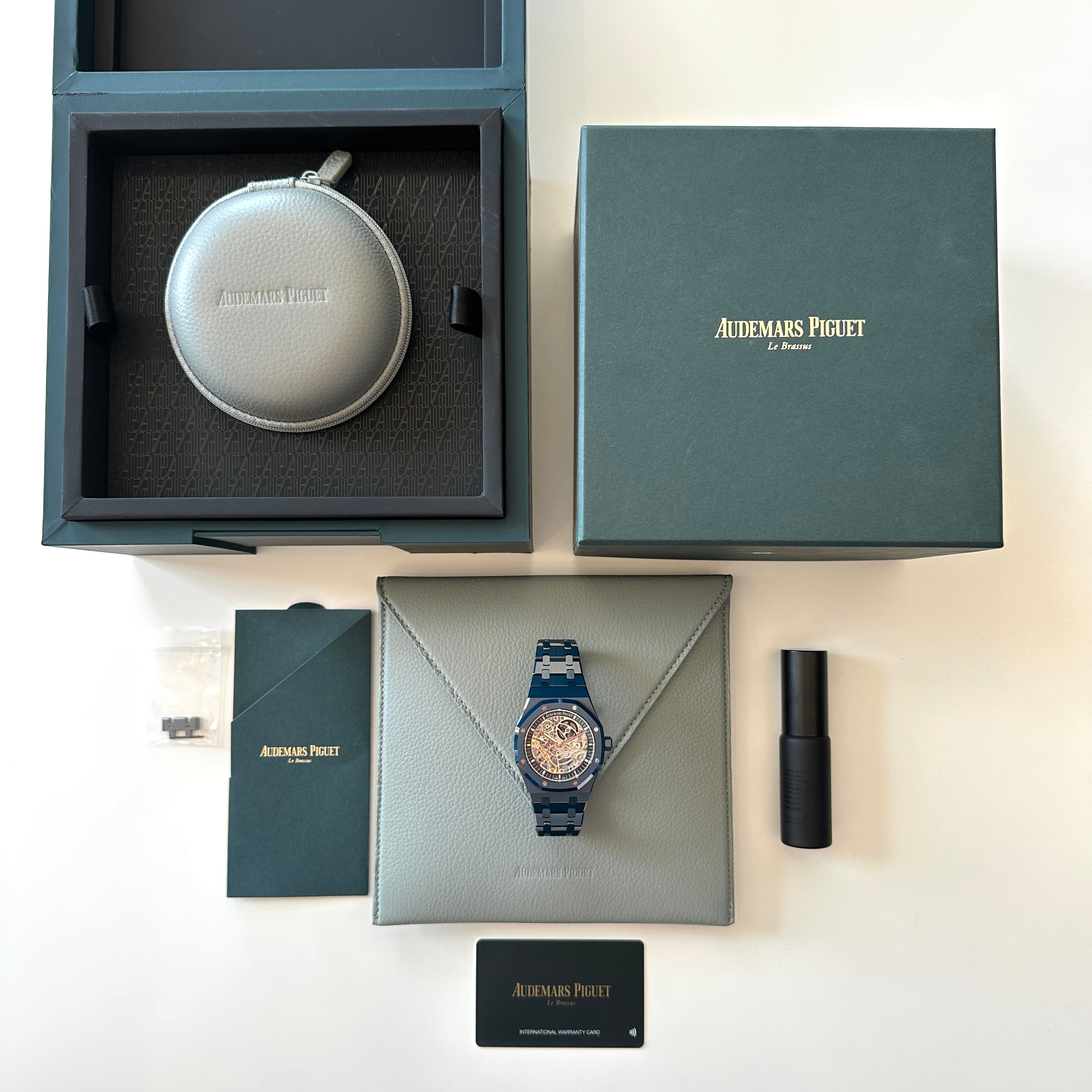 Royal Oak Blue Ceramic Double Balance Wheel Openworked / Bleu Nuit Nuage / perfect Condition / Full Set / all Links / On Stock / Germany 2025