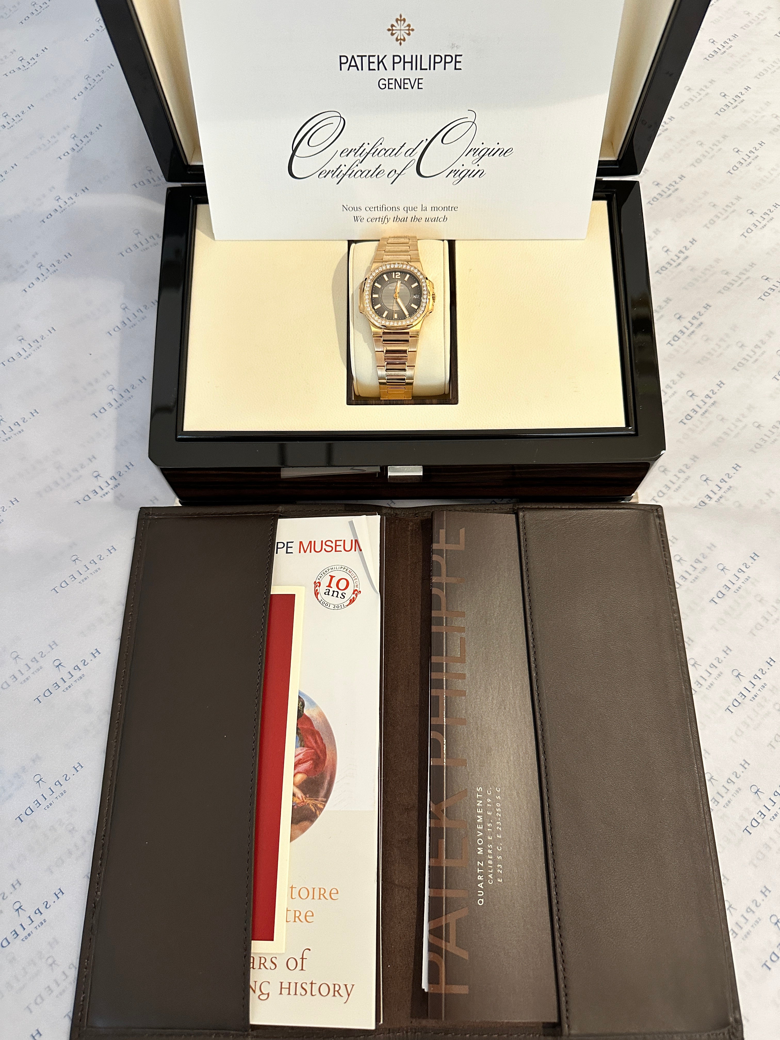Patek Philippe Nautilus Lady 7010 Roségold Diamonds in einer Geschenkbox mit Zertifikat und Dokumenten