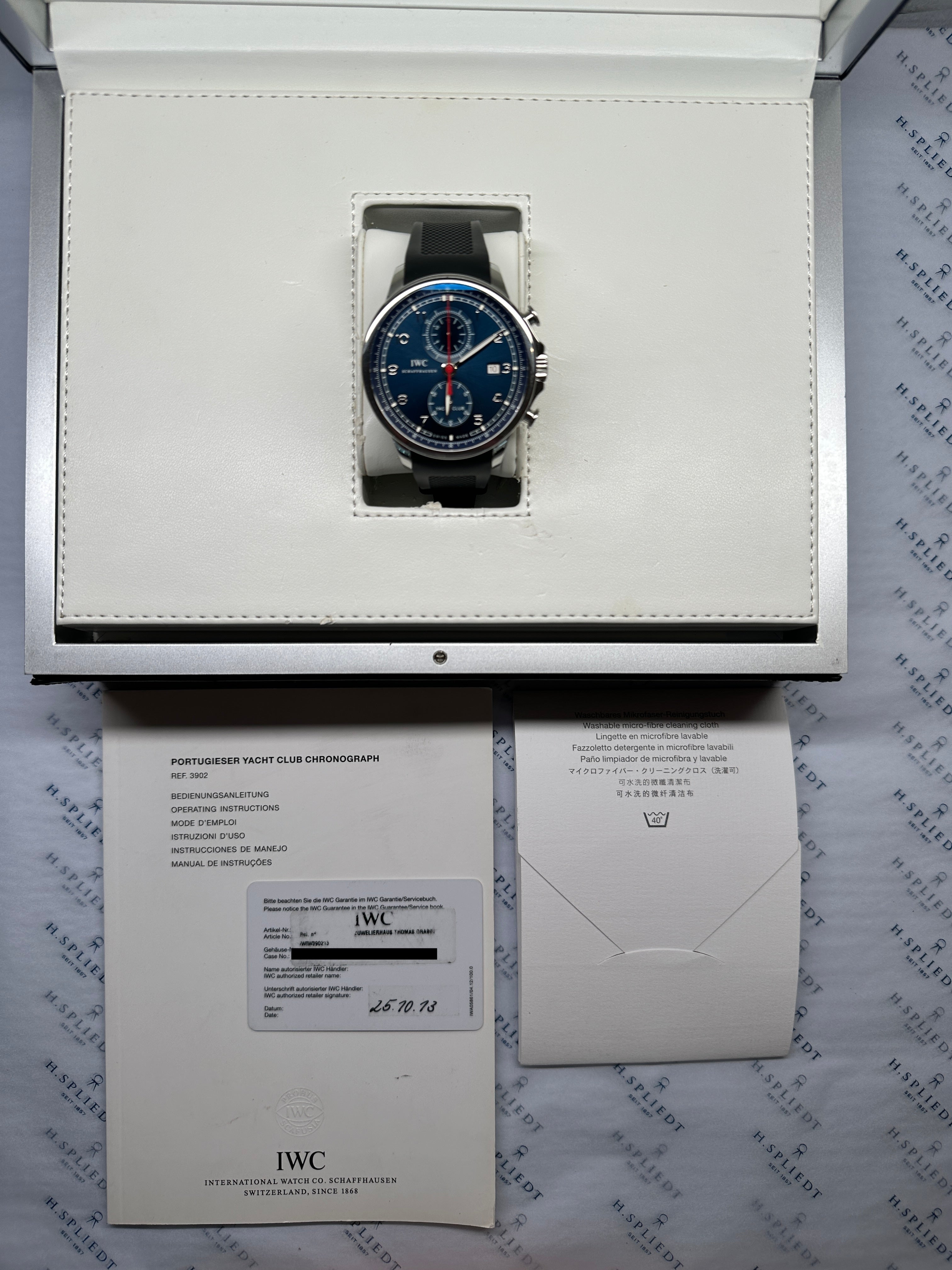 IWC Portuguese Yacht Club Chronograph in Präsentation, mit Belegen und Reinigungstuch