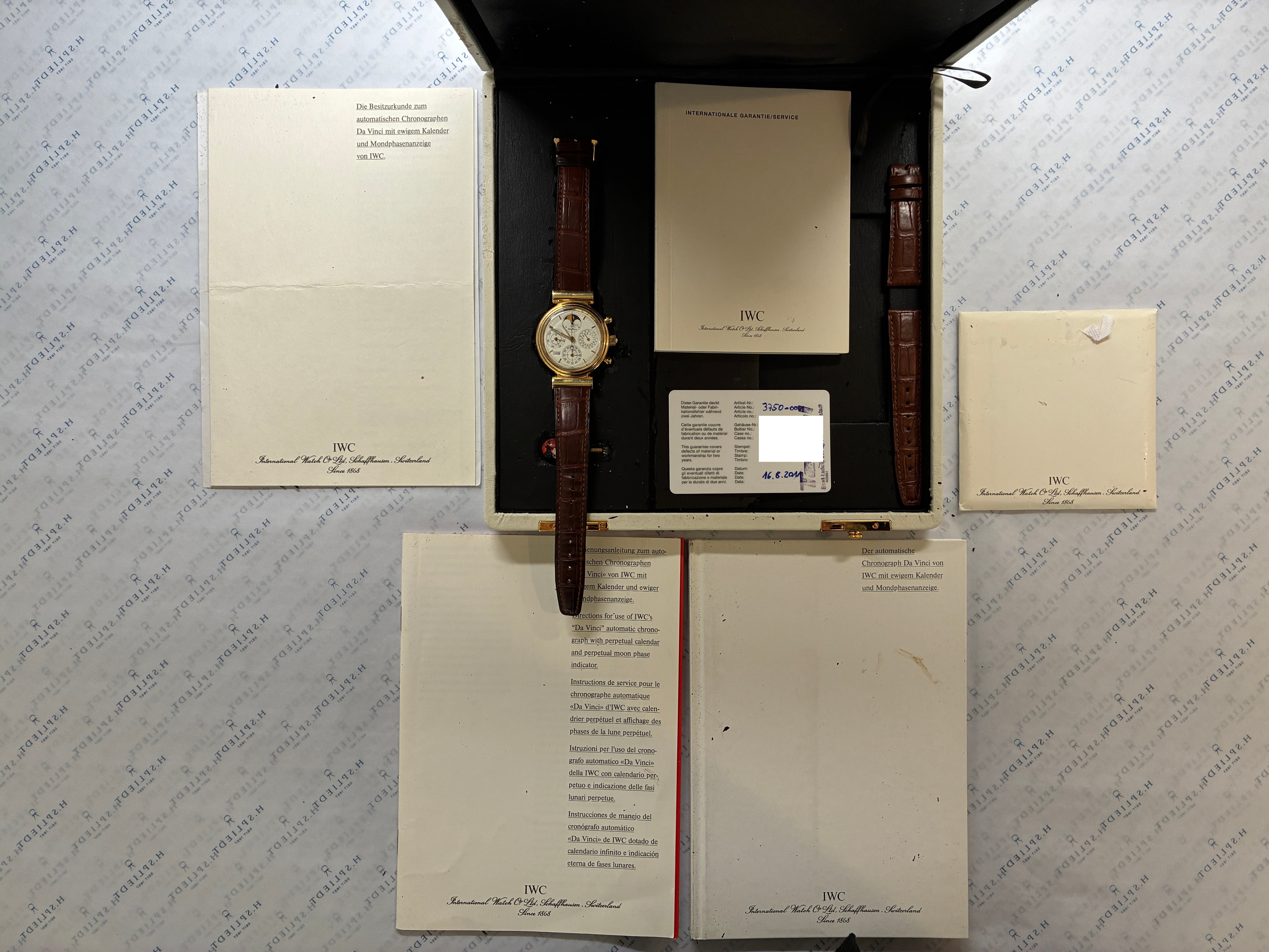 IWC Da Vinci Perpetual Calendar Gehäuse Gelbgold mit braunem Lederarmband in geöffneter Box mit Papieren