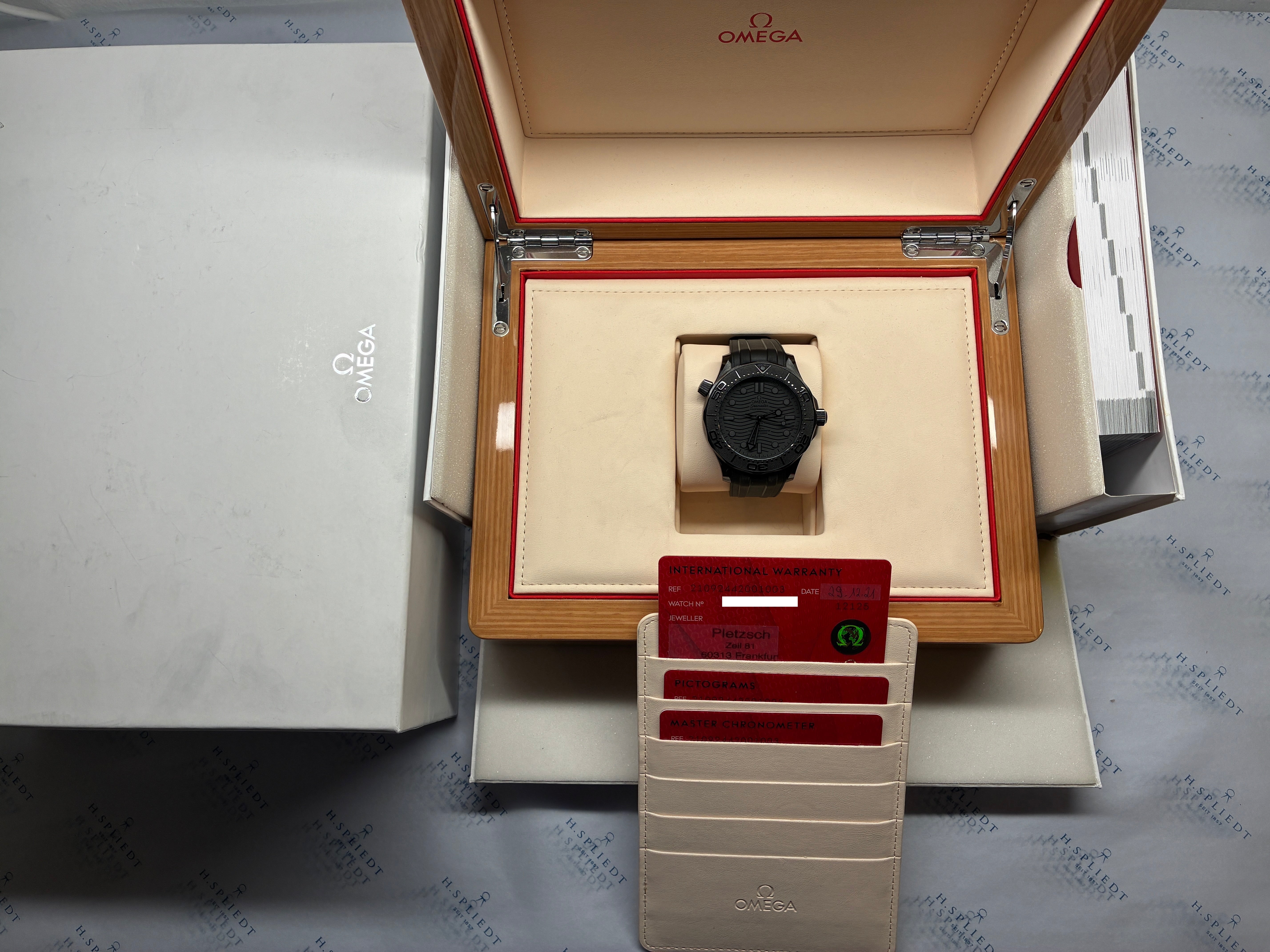 Seamaster Diver 300 M Co-Axial Master Chronometer / Black Black / Ceramic / Full-Set / 2021