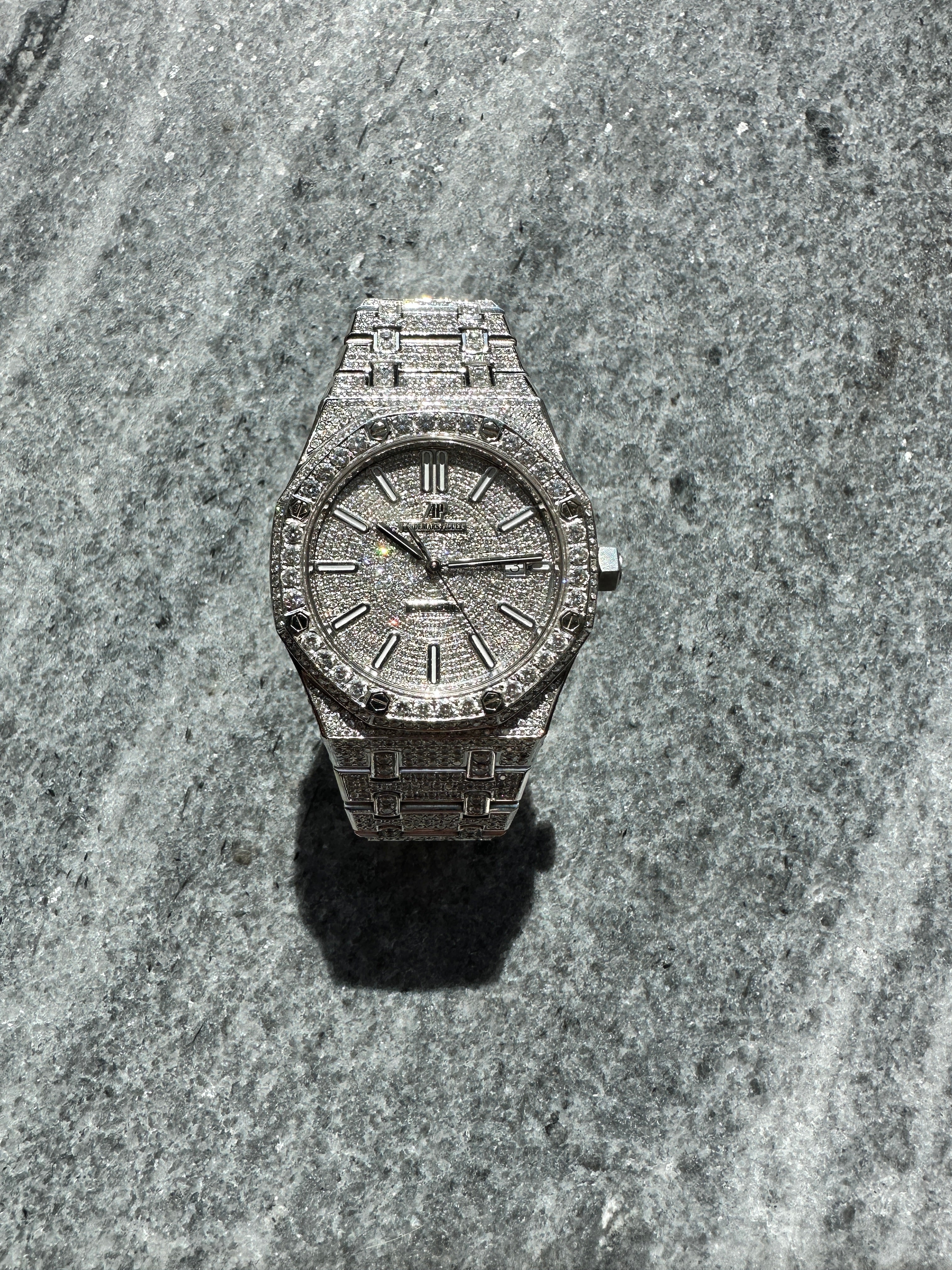 Audemars Piguet Royal Oak 15400ST Iced out, eine Herrenuhr aus Edelstahl mit Automatikwerk