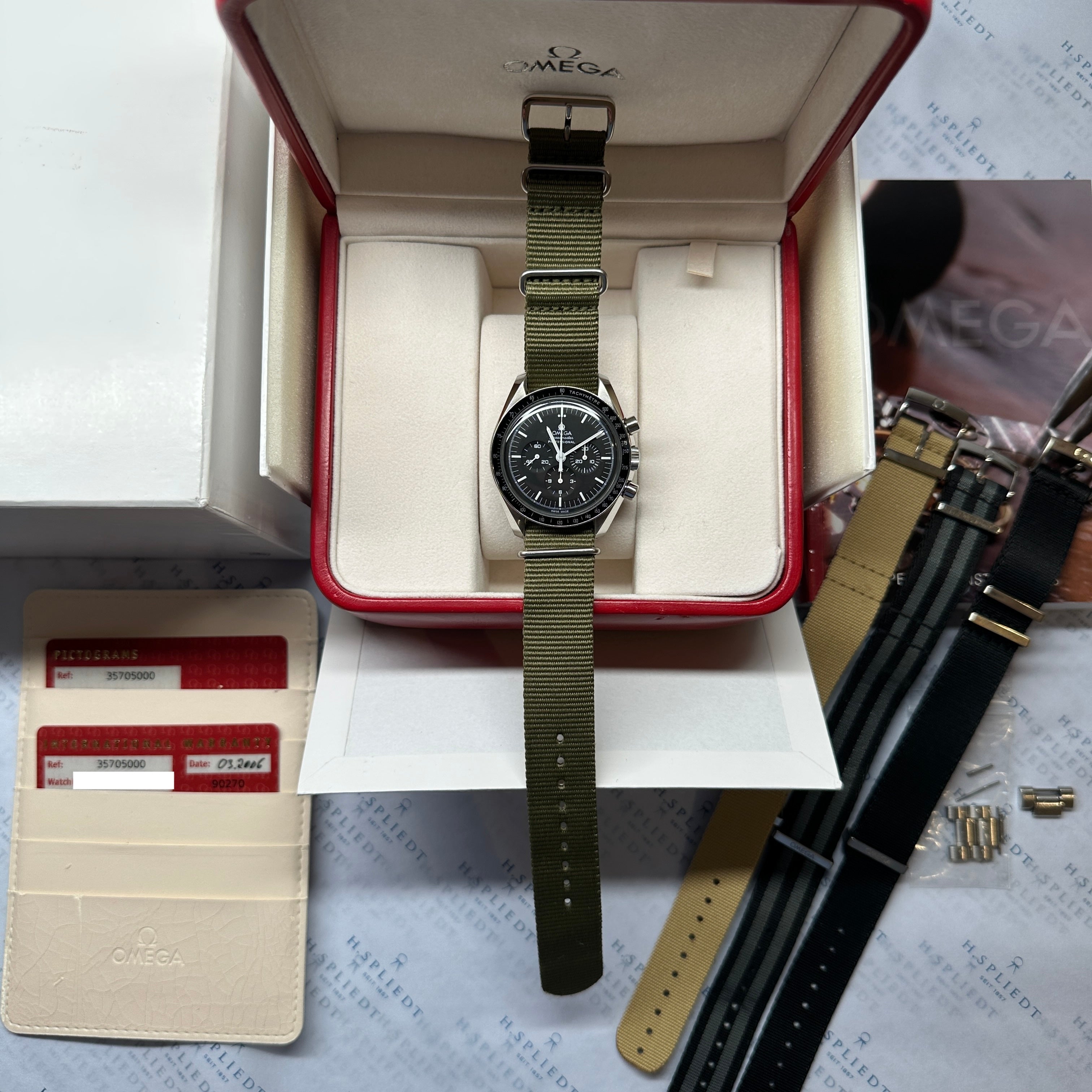 Omega Speedmaster Professional Moonwatch Hesalit mit grünem Nato-Band im roten Omega-Karton mit Zubehör