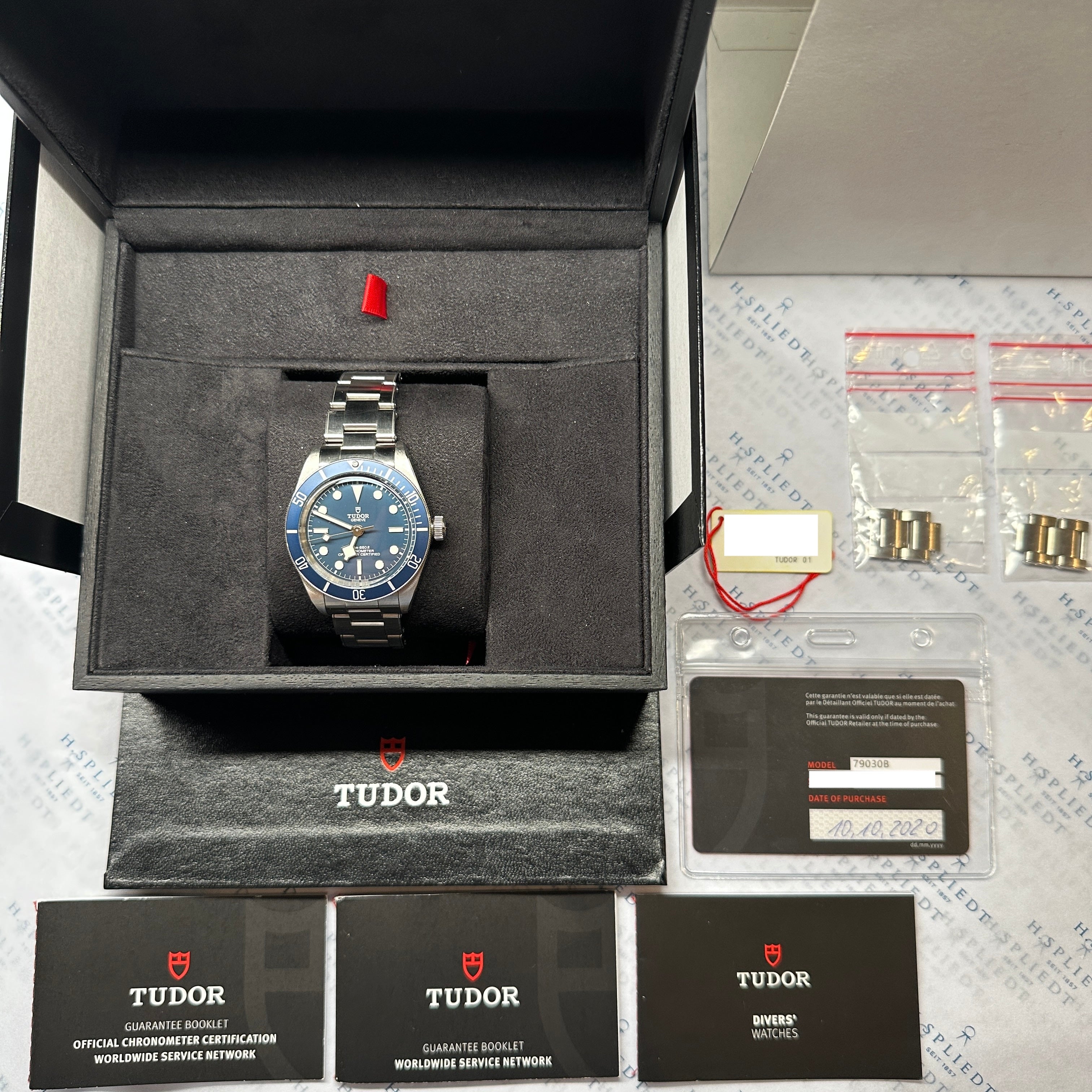 Tudor Black Bay Fifty-Eight Blue mit Stahlarmband und Box in Frontansicht