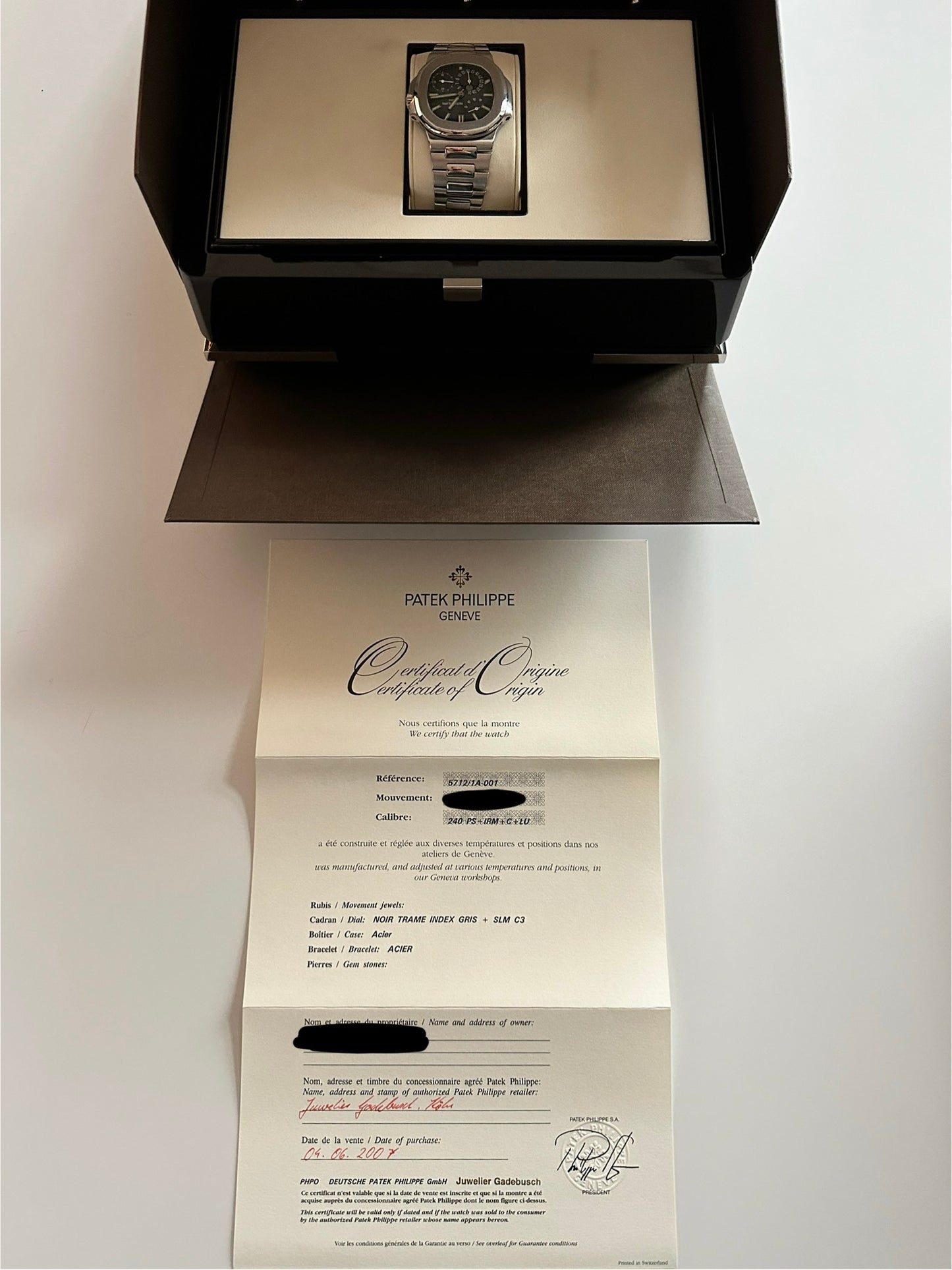 Patek Philippe - Patek Philippe Nautilus 5712/1A-001 - Juwelier Spliedt