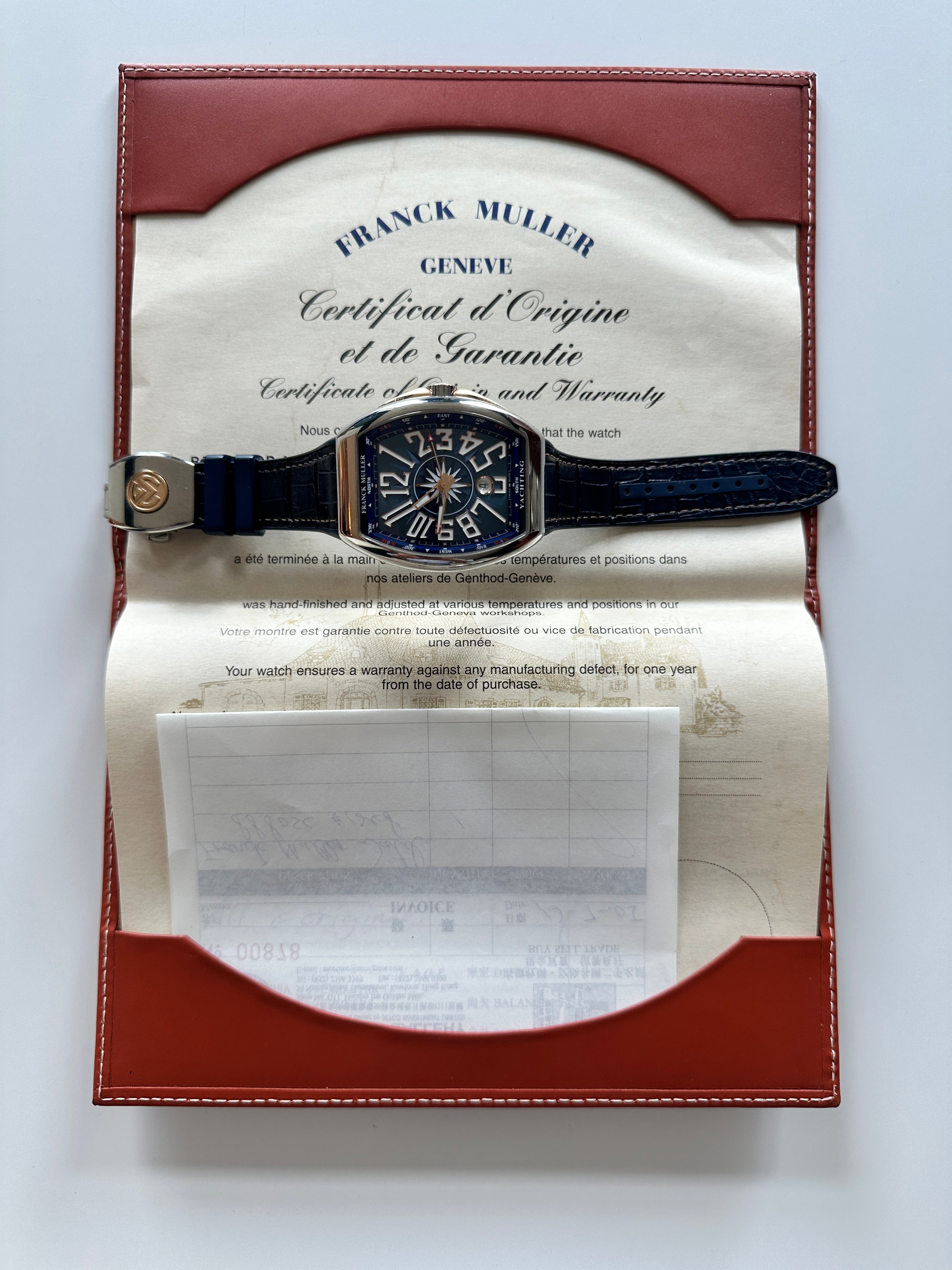 Franck Muller Vanguard Uhr mit blauem Zifferblatt und Lederarmband auf Zertifikat und roter Mappe