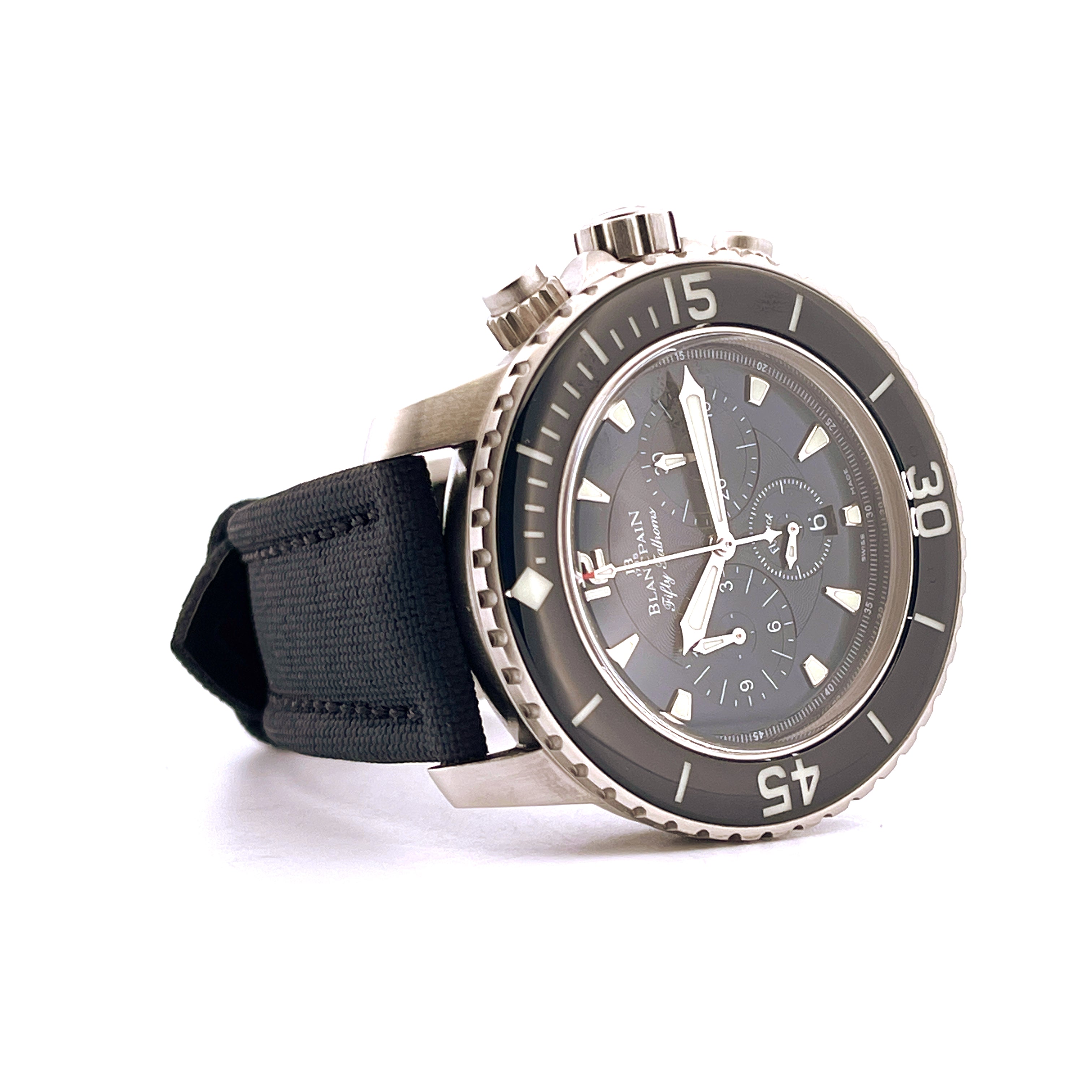 Blancpain Fifty Fathoms Flyback Automatikuhr aus Edelstahl mit blauem Zifferblatt und schwarzem Armband aus Stoff