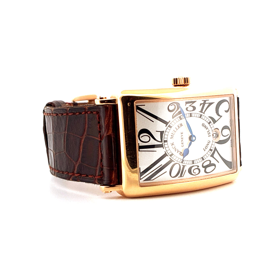 Franck Muller Long Island Roségold, Frontansicht mit braunem Kroko-Lederband, weisses Zifferblatt mit schwarzen Indizes