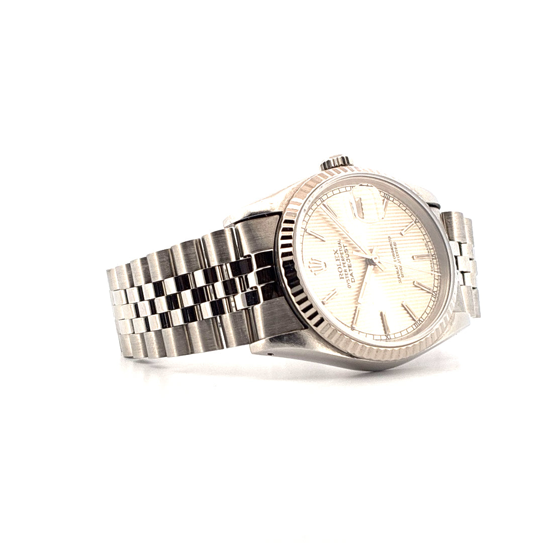 Rolex Datejust 36 Silver 1991 mit Stahlgehäuse und silbernem Zifferblatt in Seitenansicht