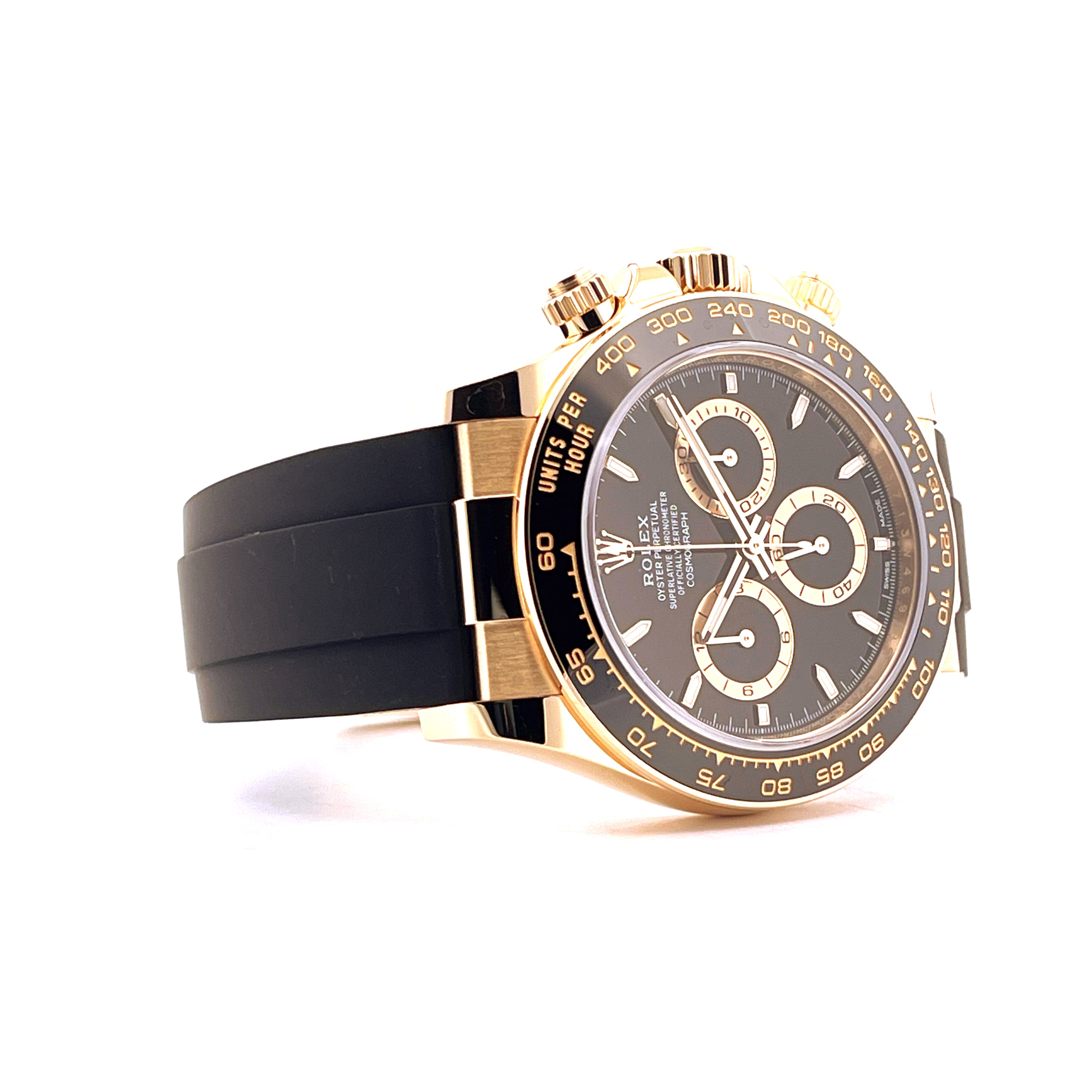 Rolex Daytona Gold Oysterflex 126518LN 2024, Gelbgoldgehäuse, schwarzes Zifferblatt, seitliche Ansicht auf weißem Hintergrund