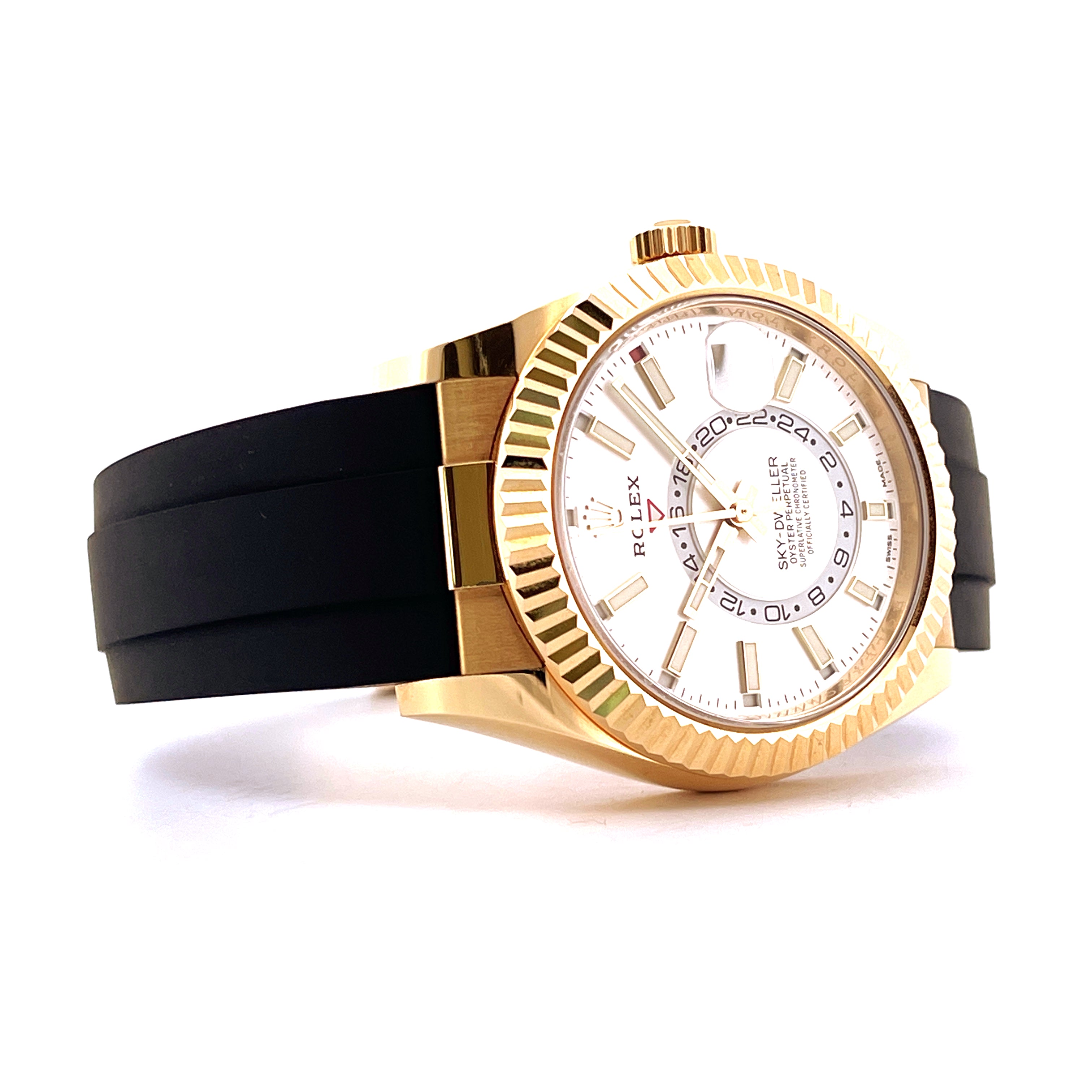 Rolex Sky-Dweller Gold Rubber aus Gelbgold mit weißem Zifferblatt im Detail