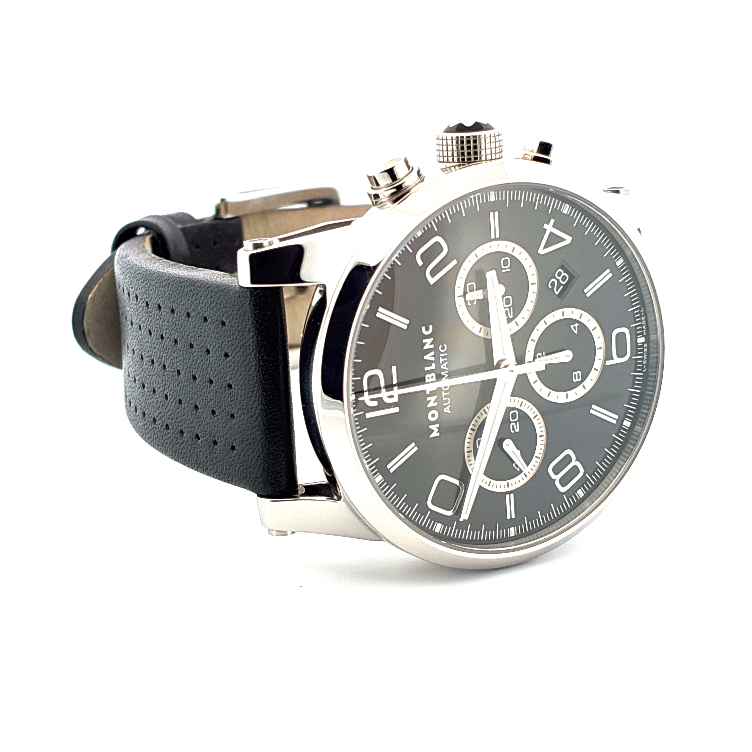 Montblanc Timewalker Chronograph aus Edelstahl mit schwarzem Zifferblatt und Lederarmband in schräger Seitenansicht