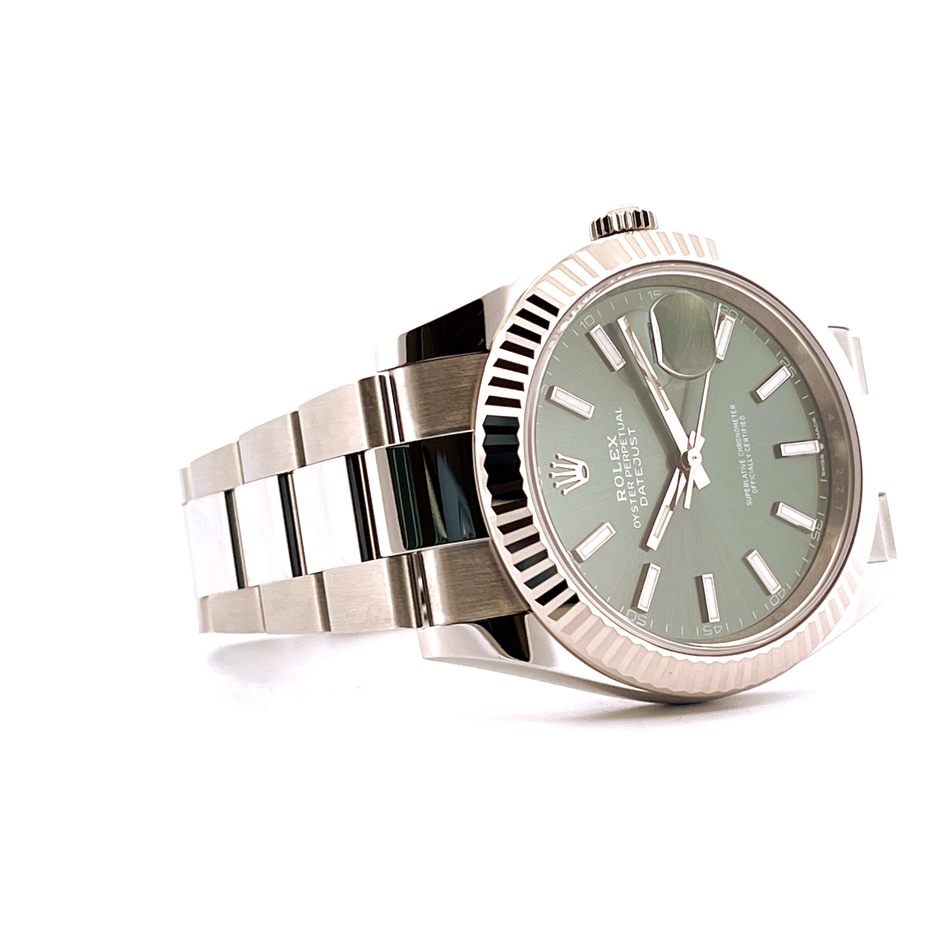 Rolex Datejust 41 mm Stahl mit grünem Zifferblatt auf weißem Hintergrund