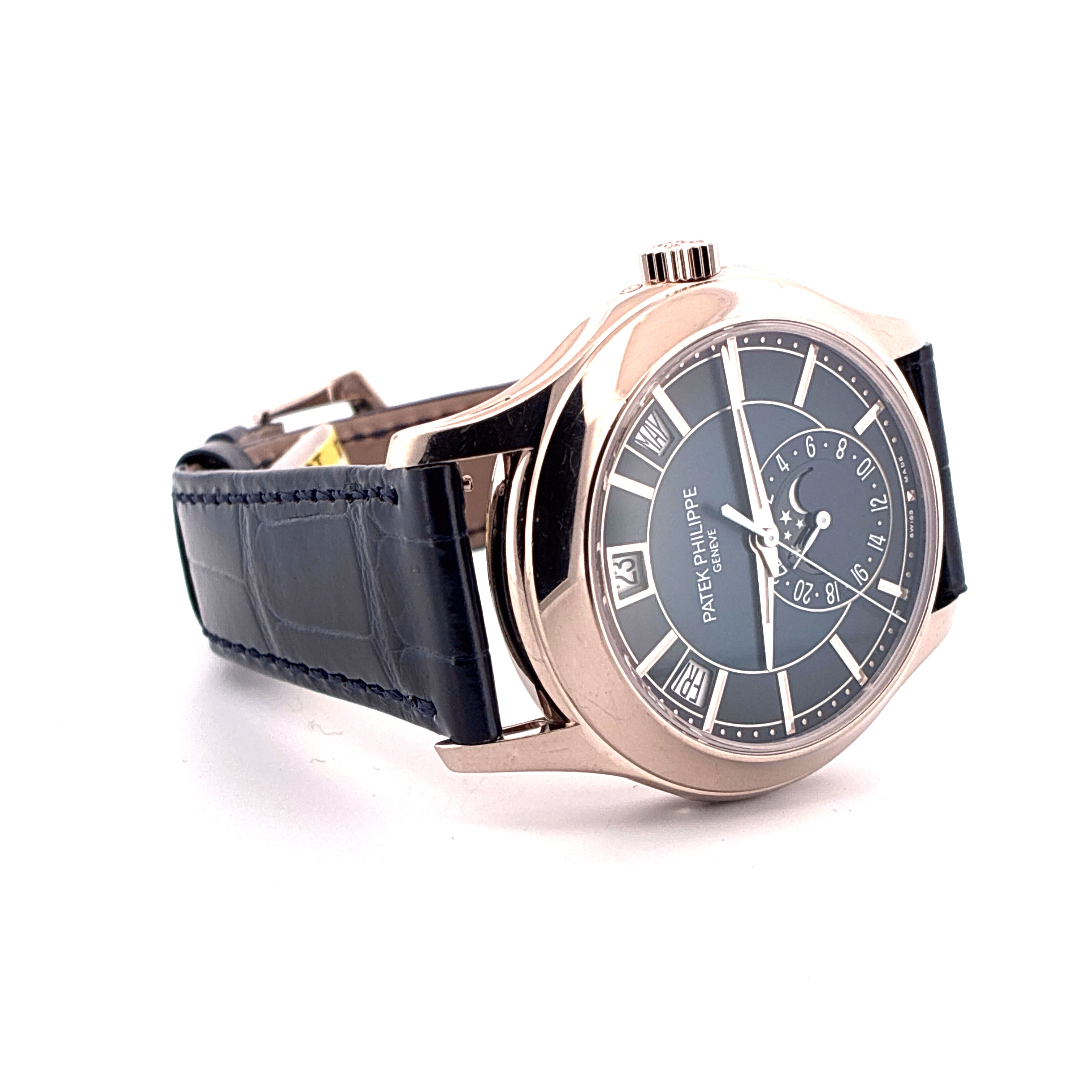 Patek Philippe Annual Calendar 5205G-013 in Weißgold mit blauem Zifferblatt und schwarzem Krokodilarmband