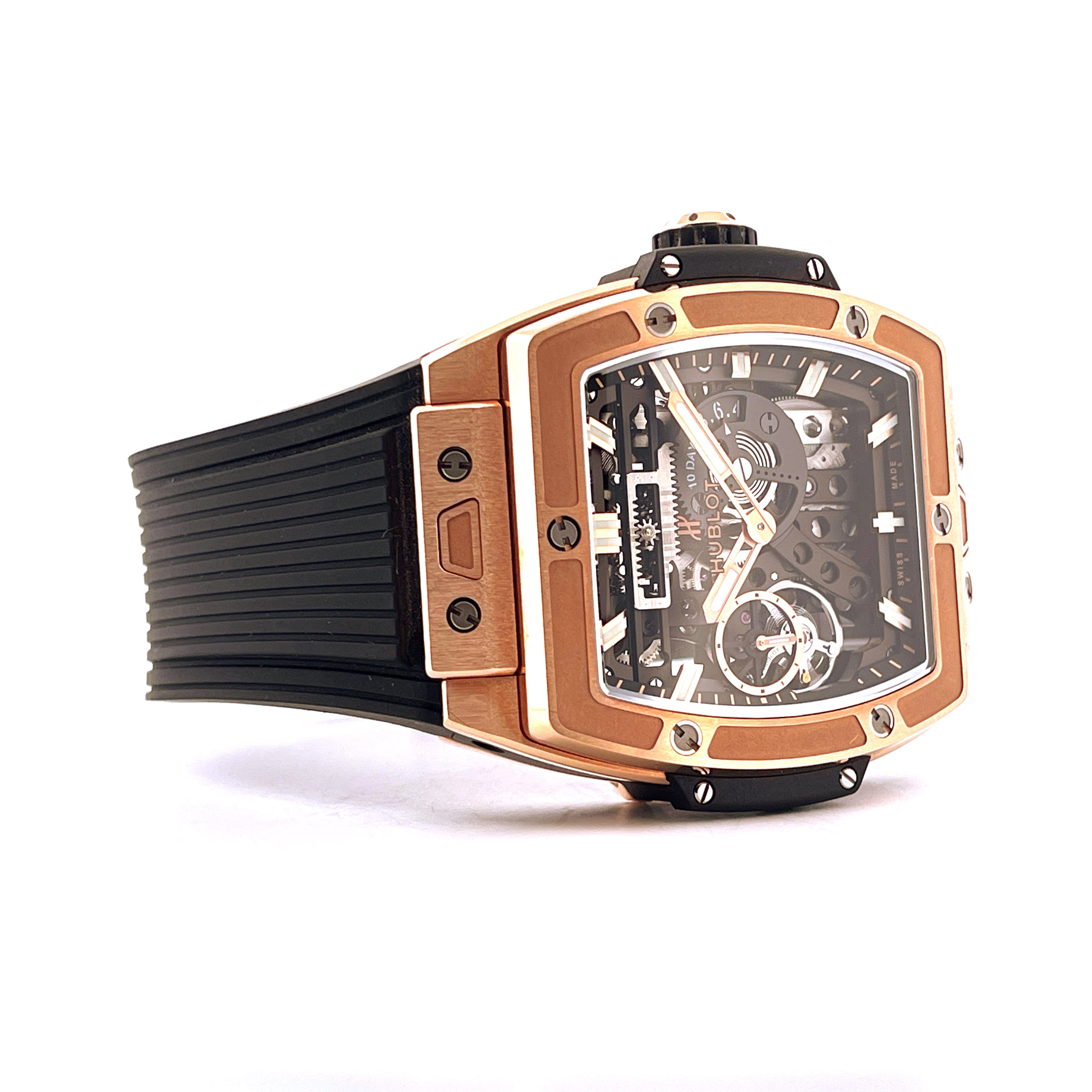 Hublot Spirit Of Big Bang Meca-10 Roségold aus dem Jahr 2021 in Seitenansicht mit schwarzem Kautschukarmband