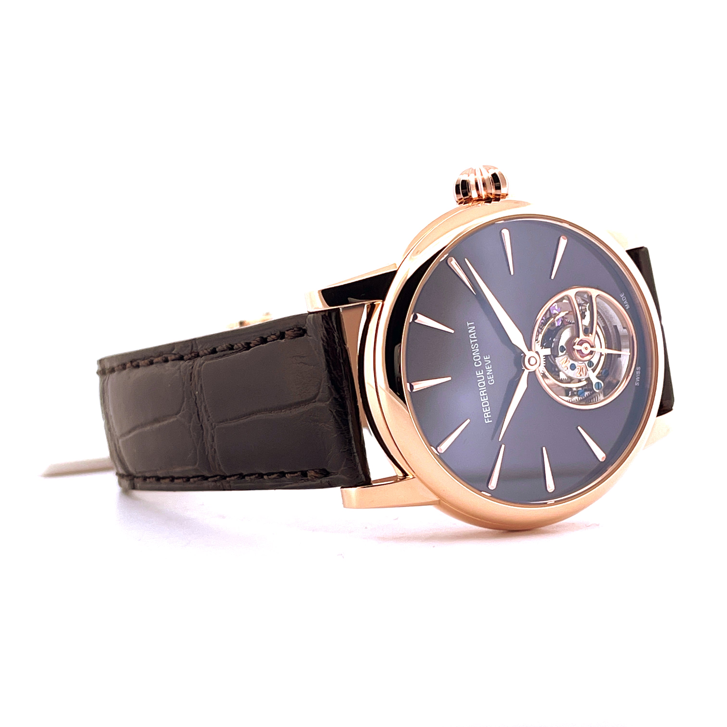 Eine Frederique Constant Manufacture Classic Tourbillon Roségold aus der Perspektive von links mit Roségoldgehäuse und Led…