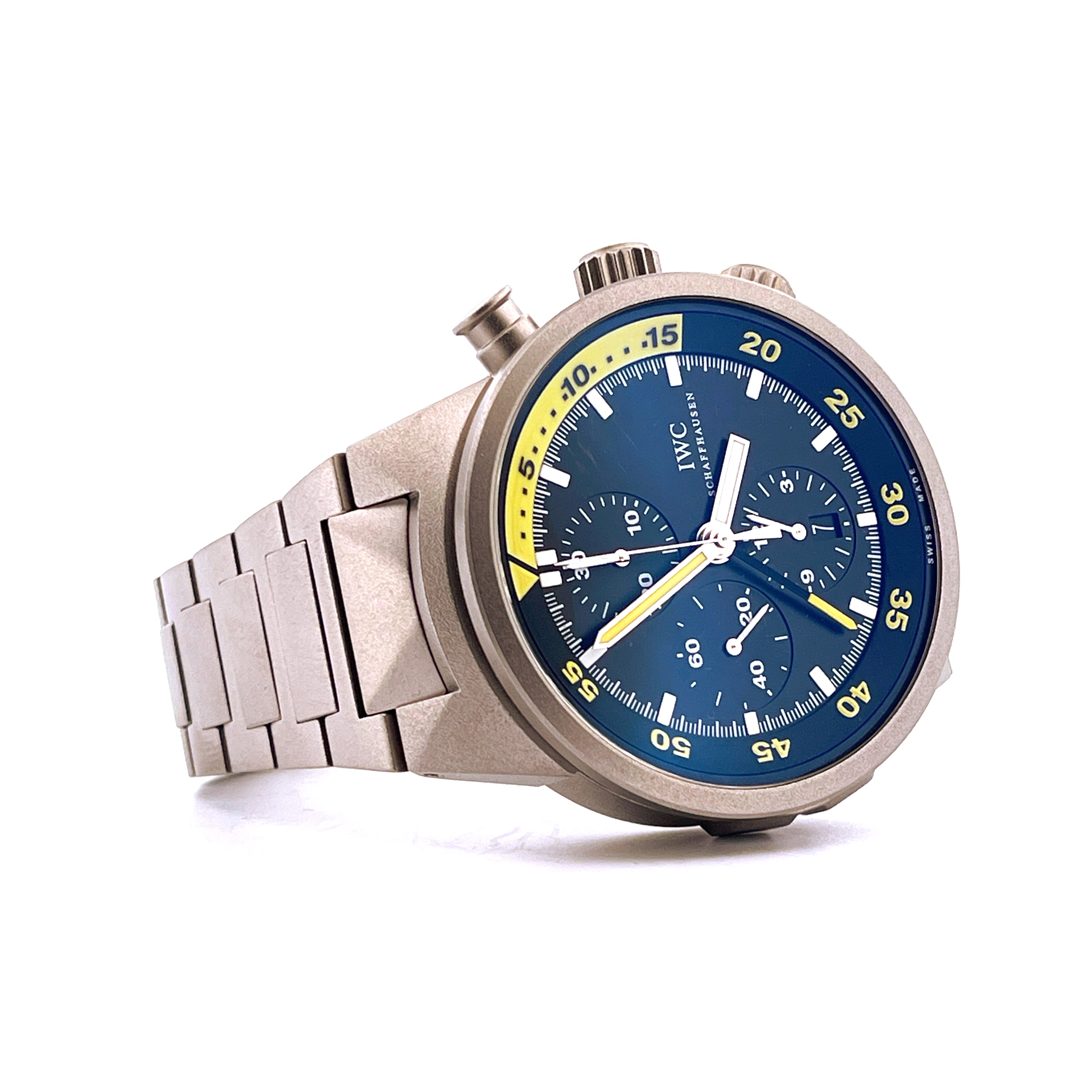 IWC Aquatimer Split Minute Chronograph aus Titan mit blauem Zifferblatt und Gliederarmband