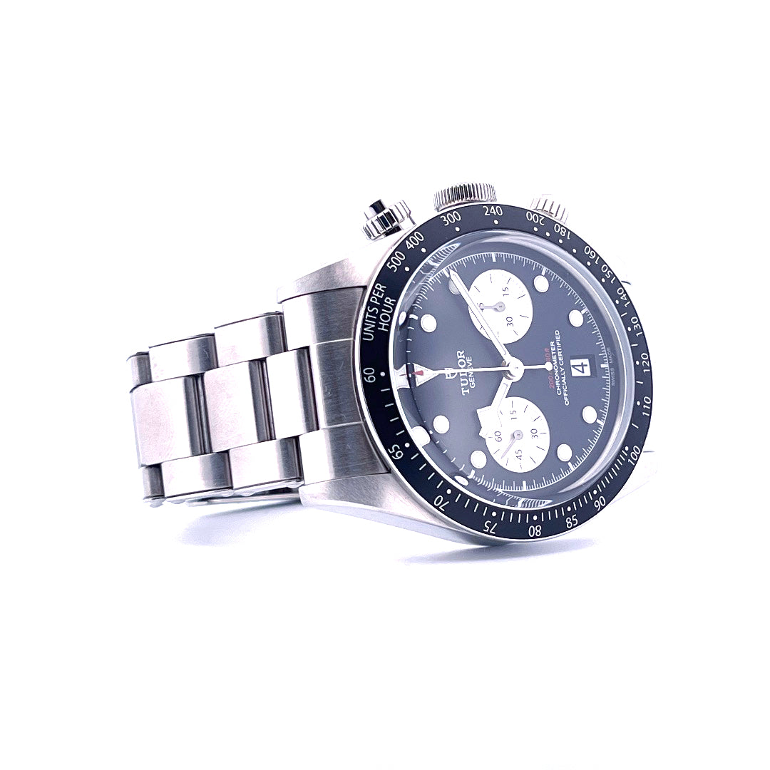 Tudor Black Bay Chrono Stahl Automatik aus dem Jahr 2021 mit dunkelblauem Zifferblatt und Stahlarmband in Seitenansicht