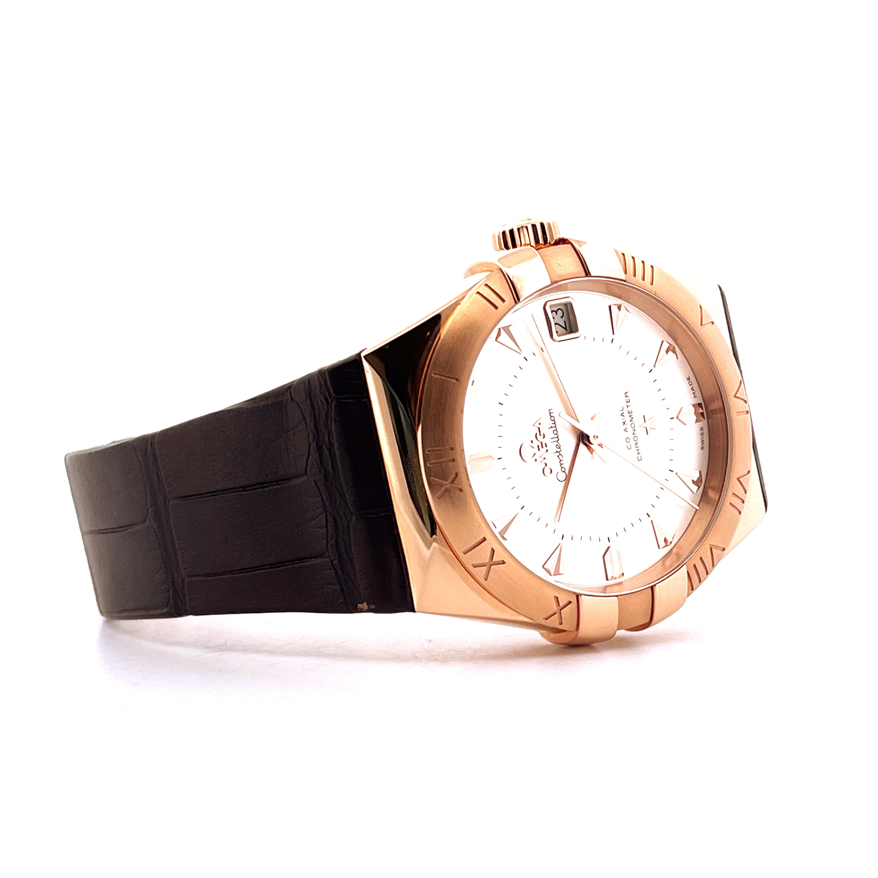 Omega Constellation 38 mm Roségold Uhr mit weißem Zifferblatt und schwarzem Lederband