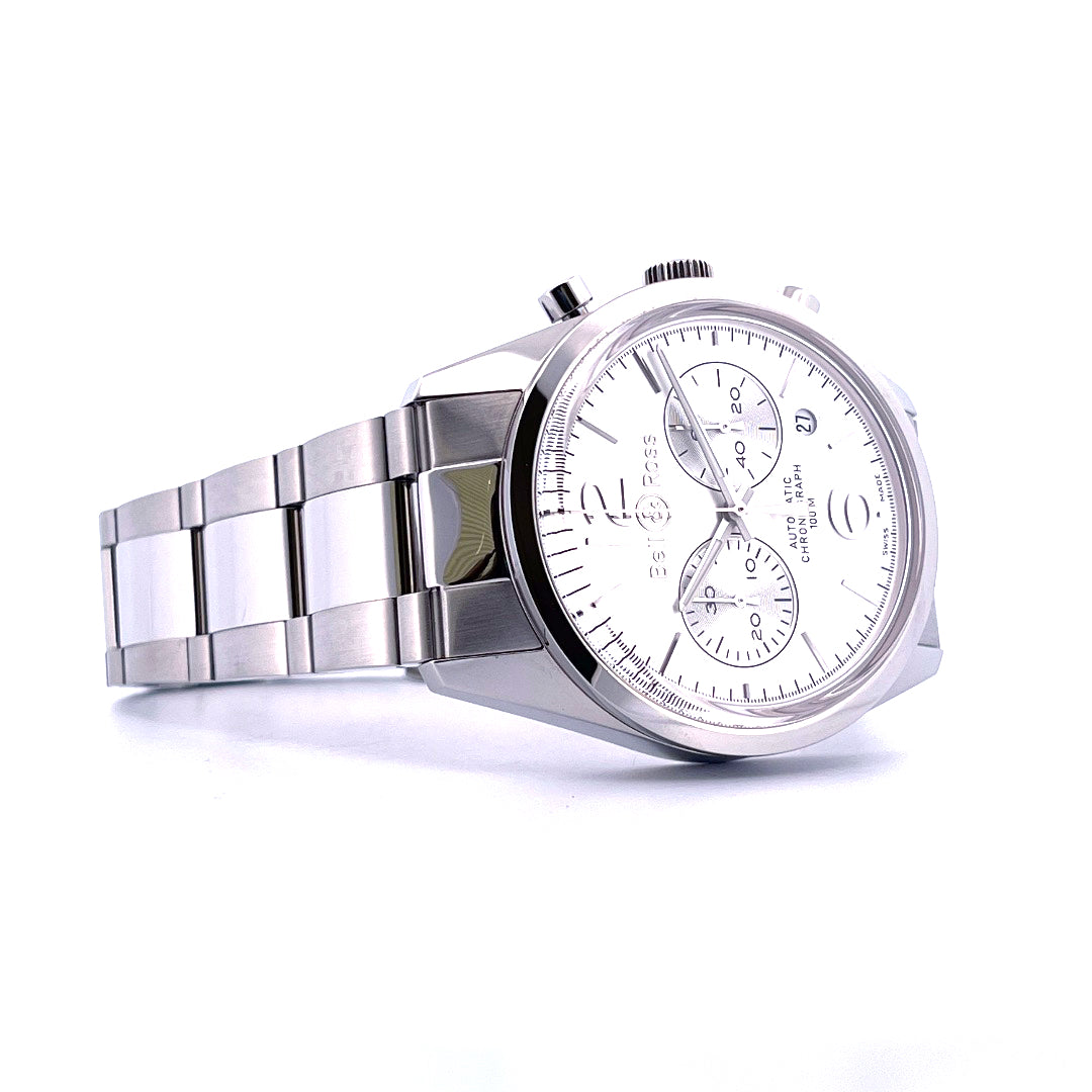 Bell & Ross Chrono Vintage Automatik Herrenuhr aus Stahl mit silbernem Zifferblatt und Stahlarmband vor weißem Hintergrund