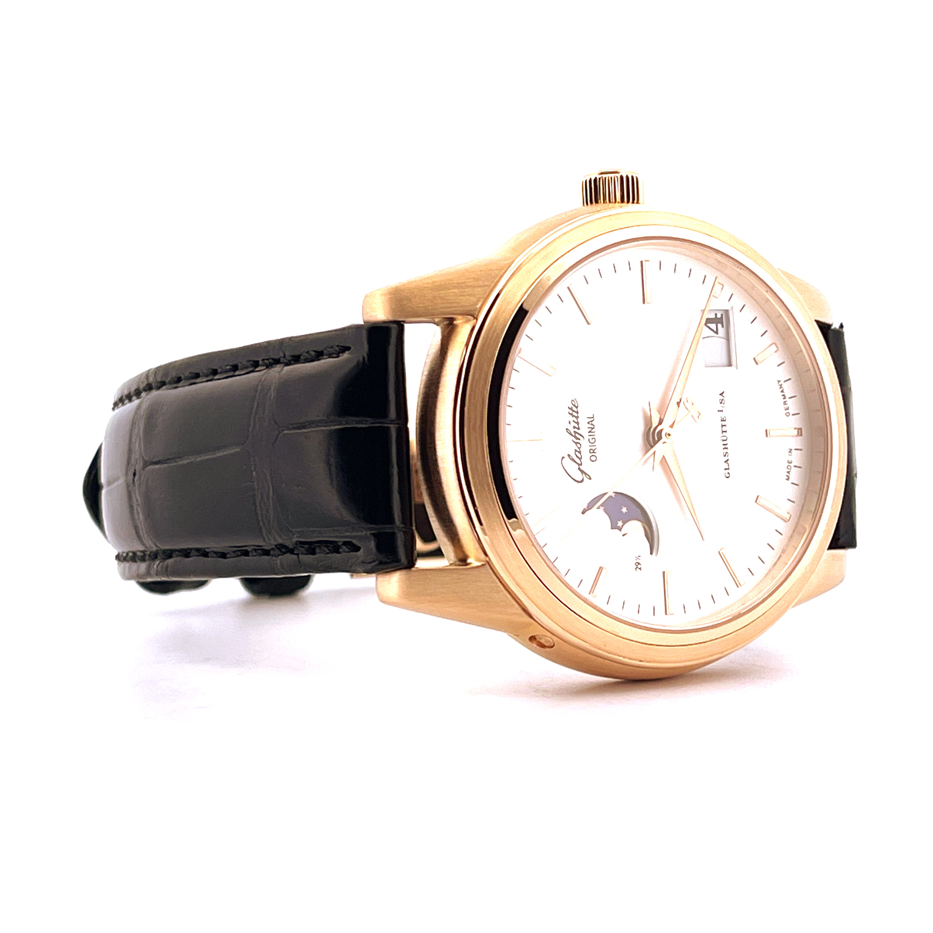 Glashütte Original Senator Moonphase Roségold mit schwarzem Lederarmband im Detail
