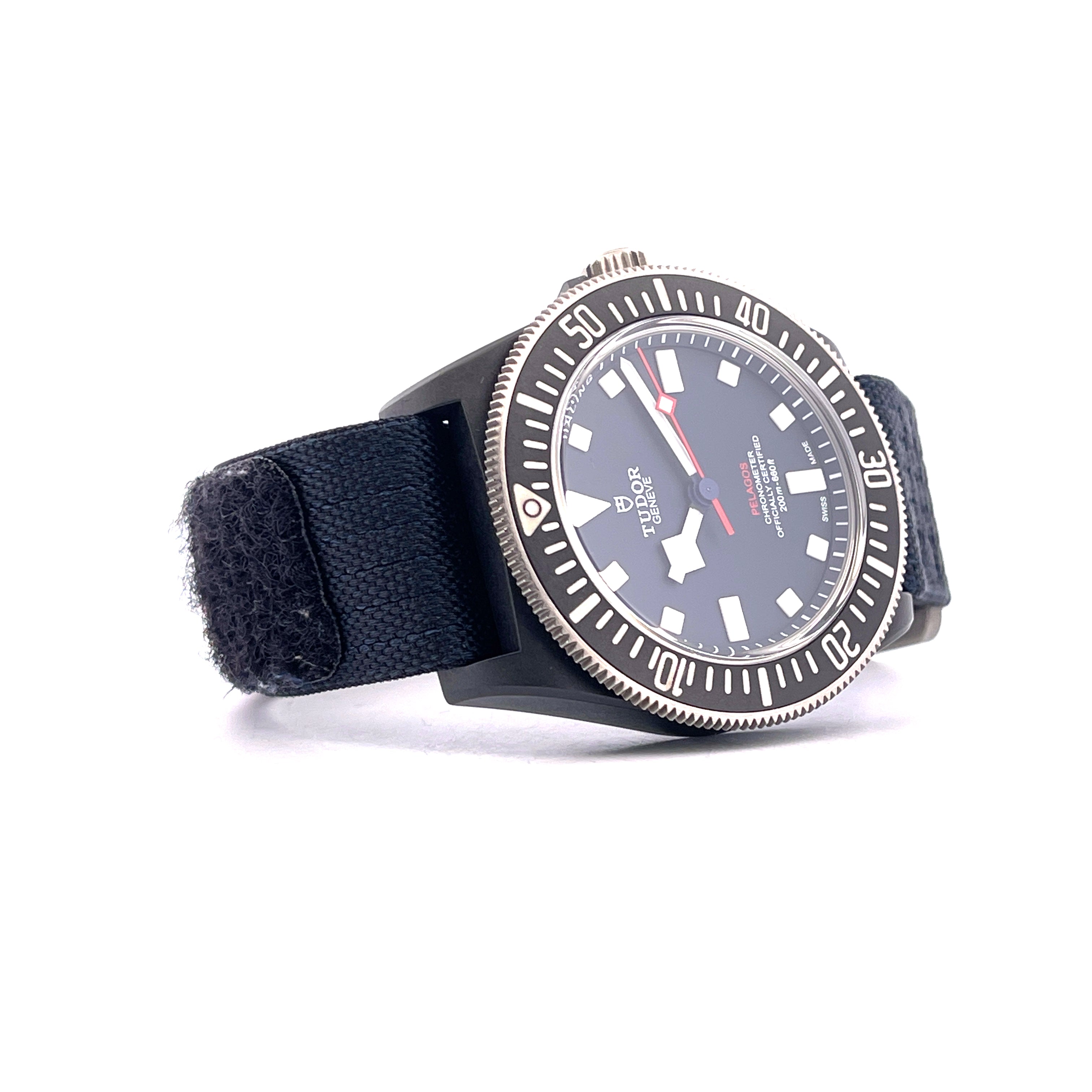 Tudor Alinghi Red Bull Pelagos FXD Racing Carbon 39mm Uhr mit schwarzem Textilarmband